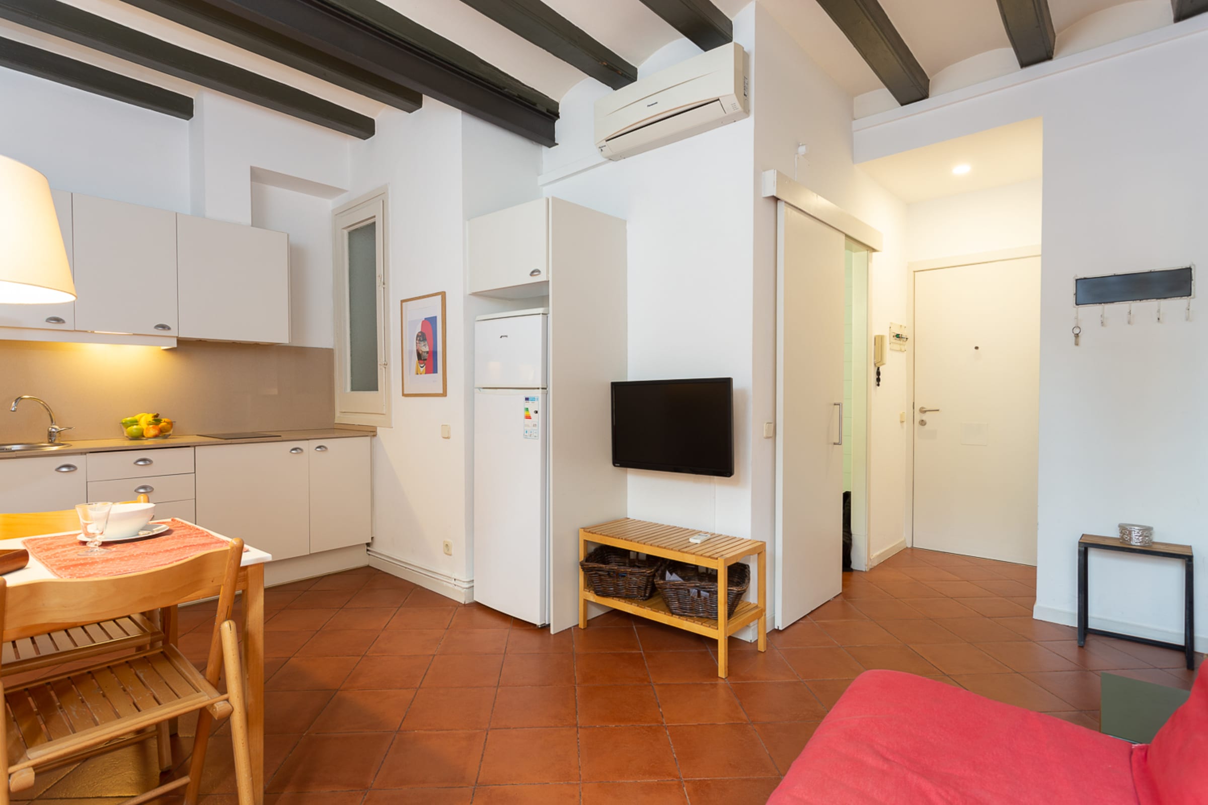 The kitchen is fully equipped, the AC system is located in the living room.