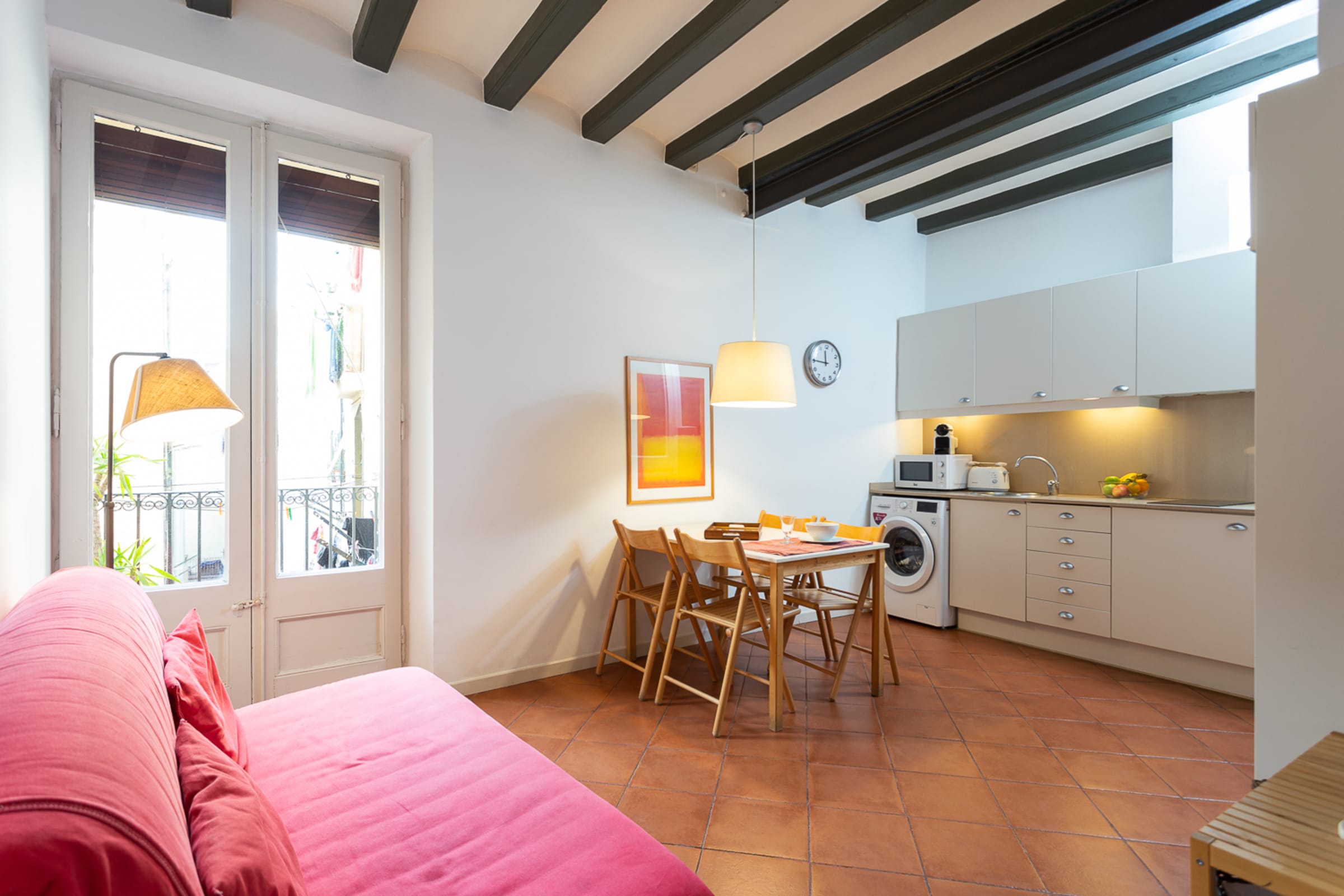 Spacious and airy living area, very bright due to being on a 3rd floor, facing a quiet courtyard.