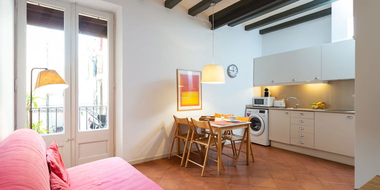 Spacious and airy living area, very bright due to being on a 3rd floor, facing a quiet courtyard.