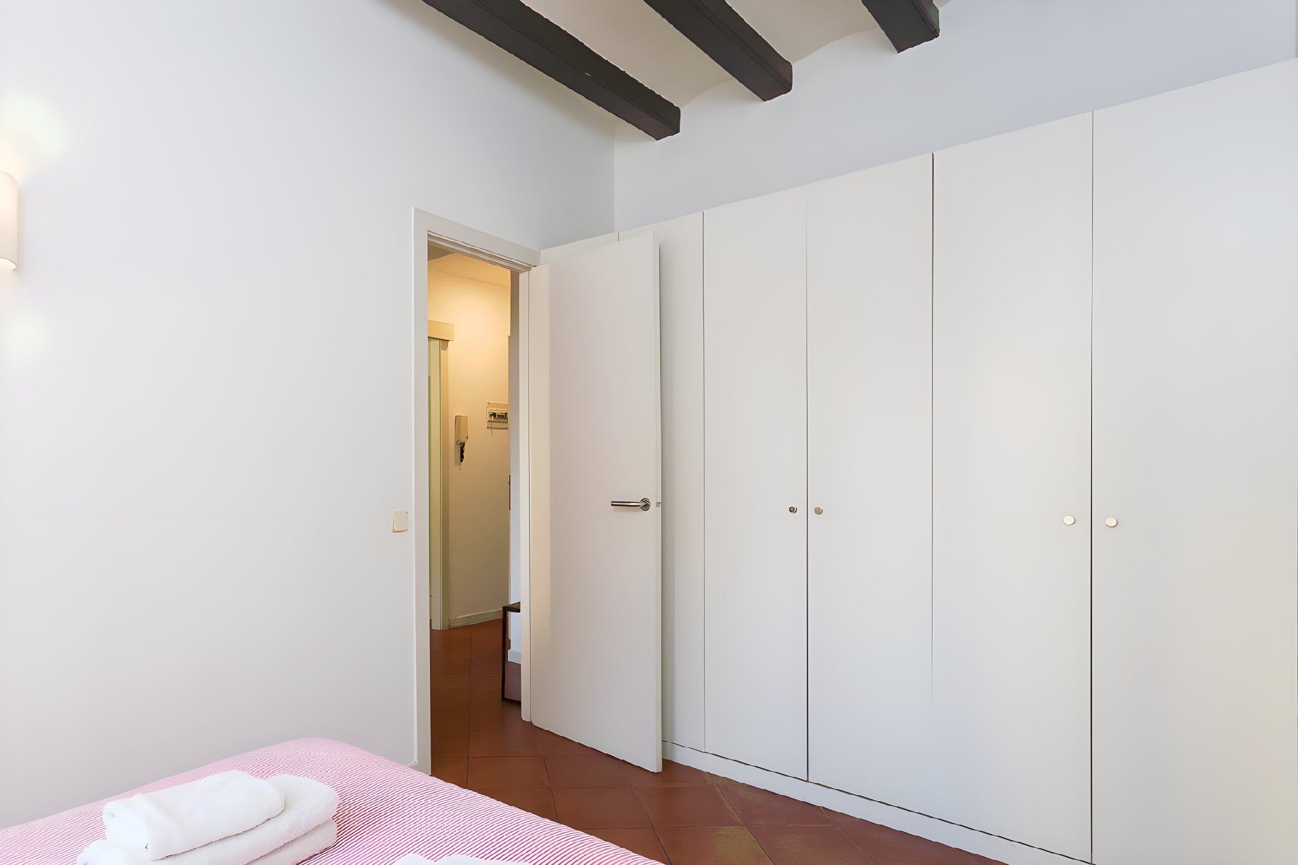 Plenty of room in the wardrobe, ideal for mid-term stays.