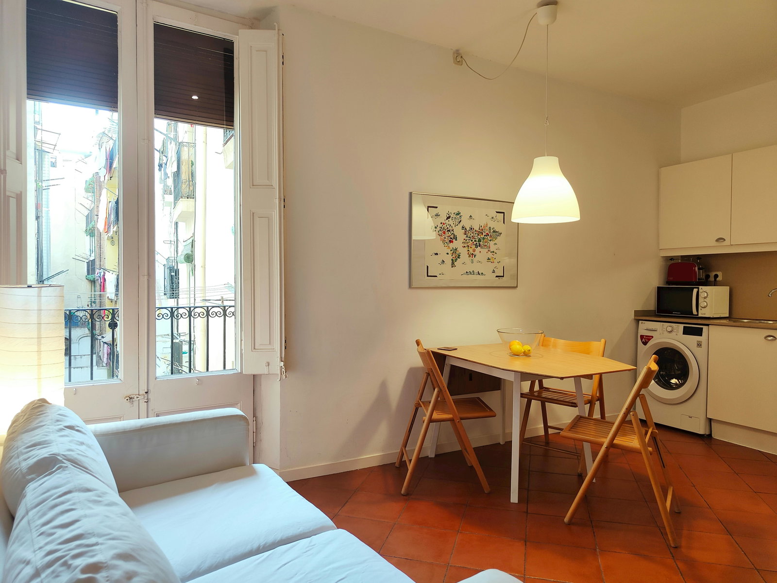 Unbeatable location for this comfortable, well-equipped 2-person apartment.