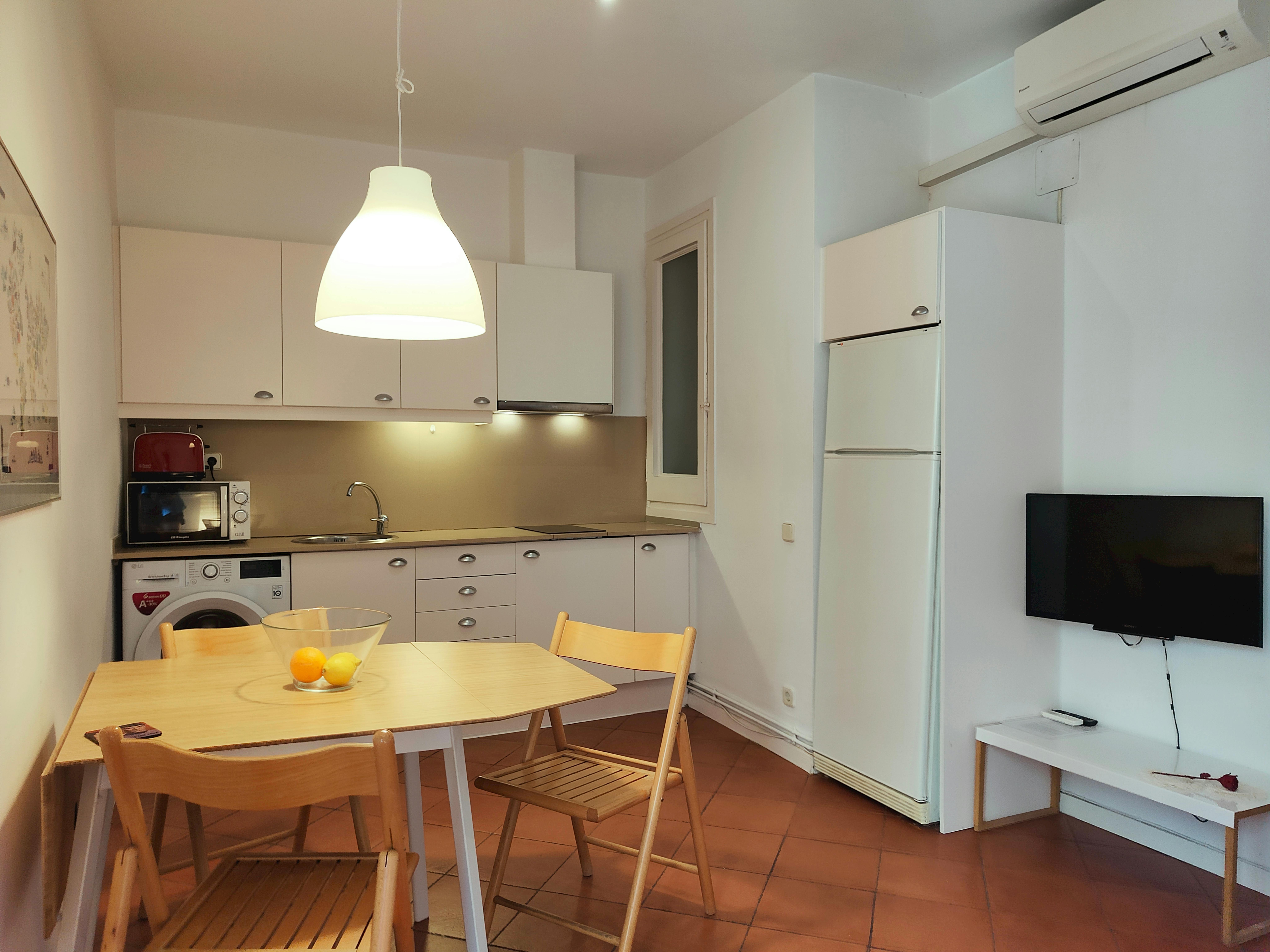 Unbeatable location for this comfortable, well-equipped 2-person apartment.