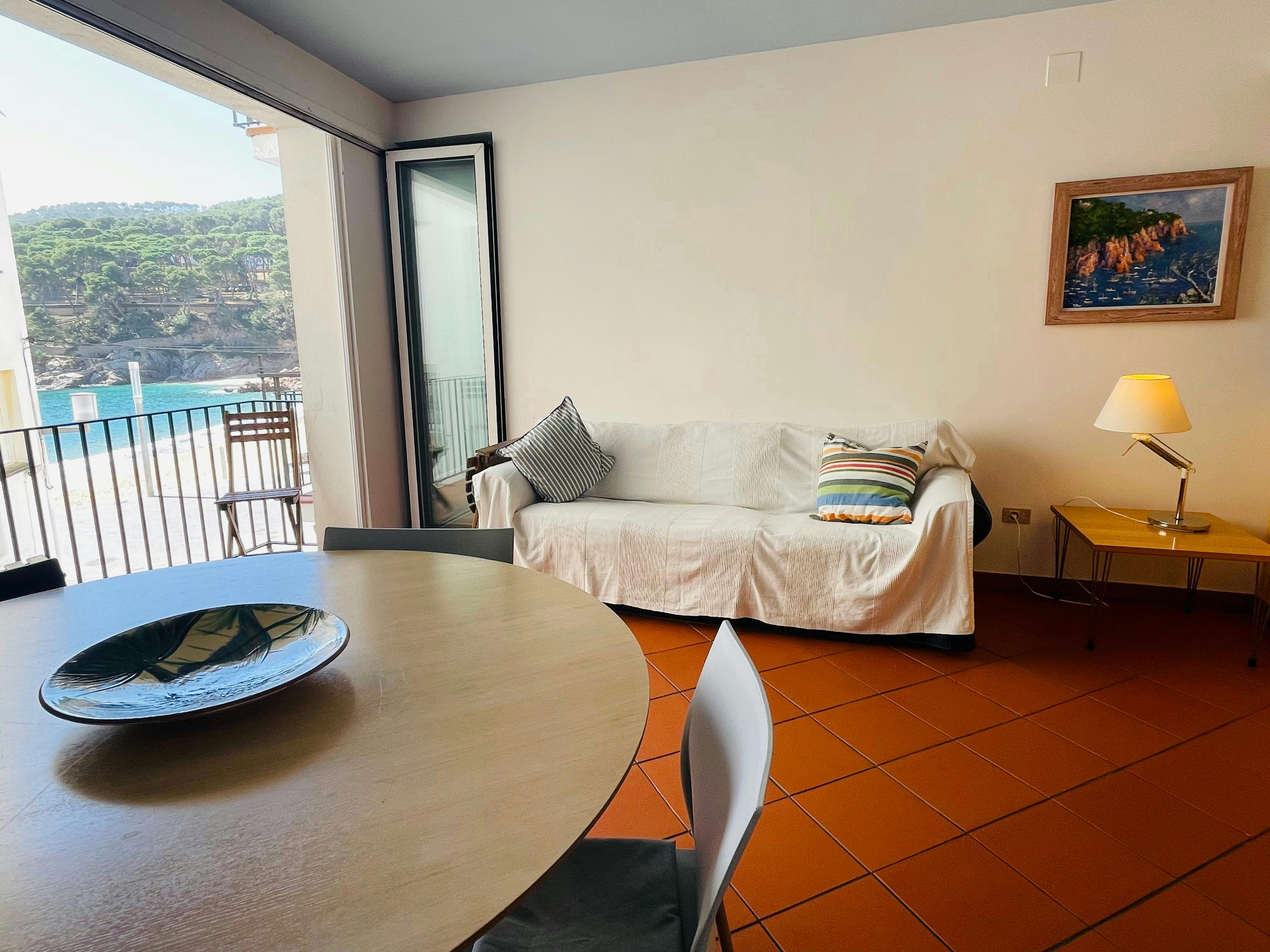 TamariuBeach1 Costa Brava Strandlage | Tamariu Apartment mit Meerblick. 6 Gäste