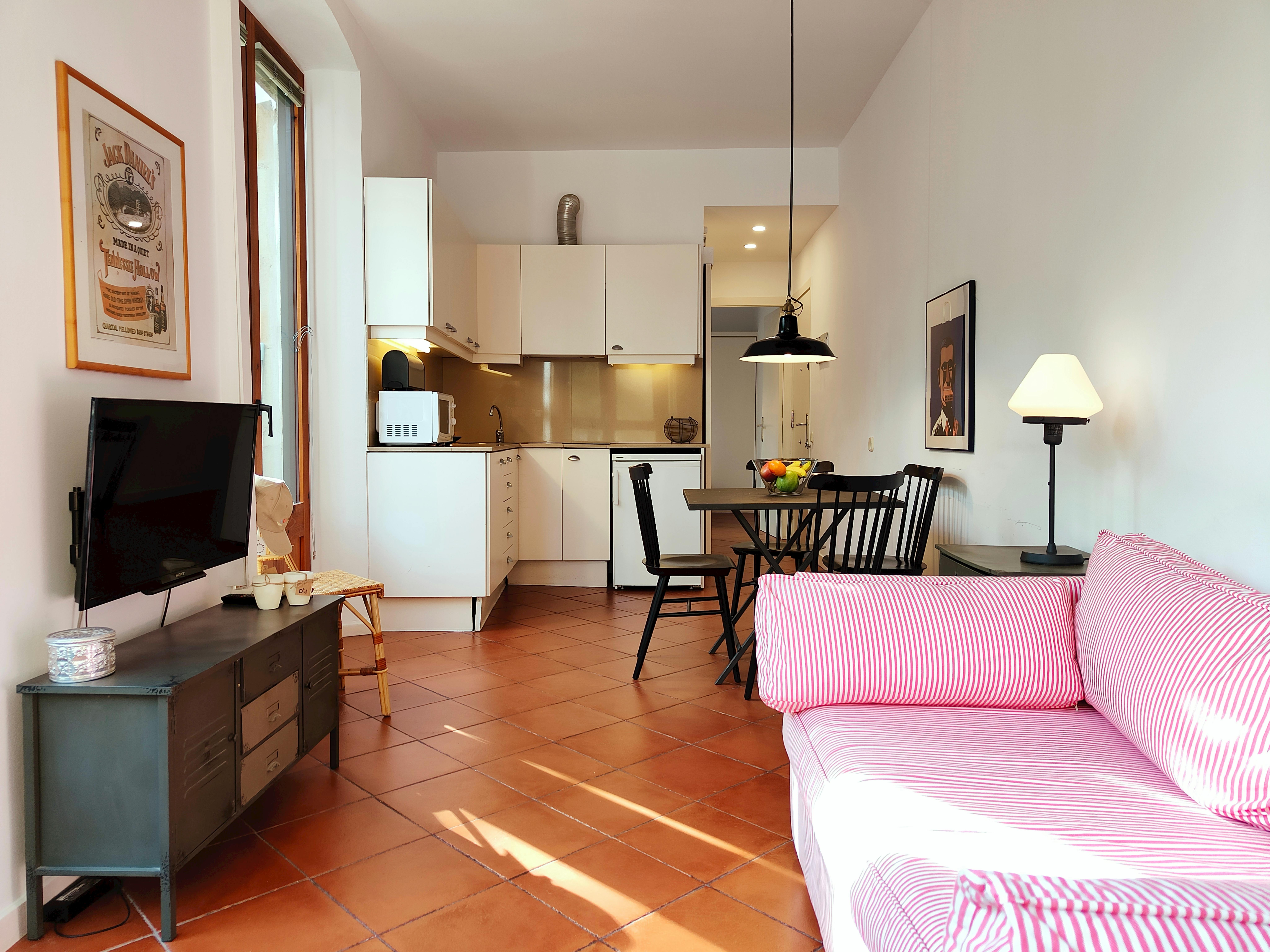 Spacious, bright, and very comfortable 50 m² apartment with views over La Rambla.