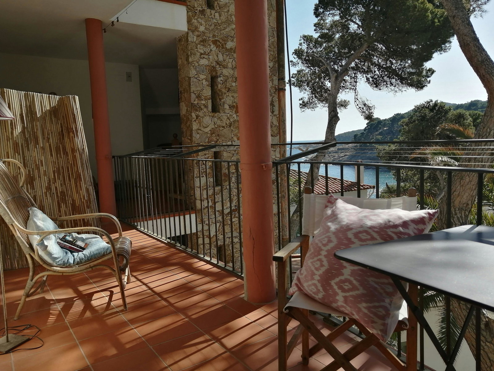 The terrace is a tranquil and relaxing space and offers stunning views of the Mediterranean, perfect for unwinding after a day of exploring the charming town of Tamariu.