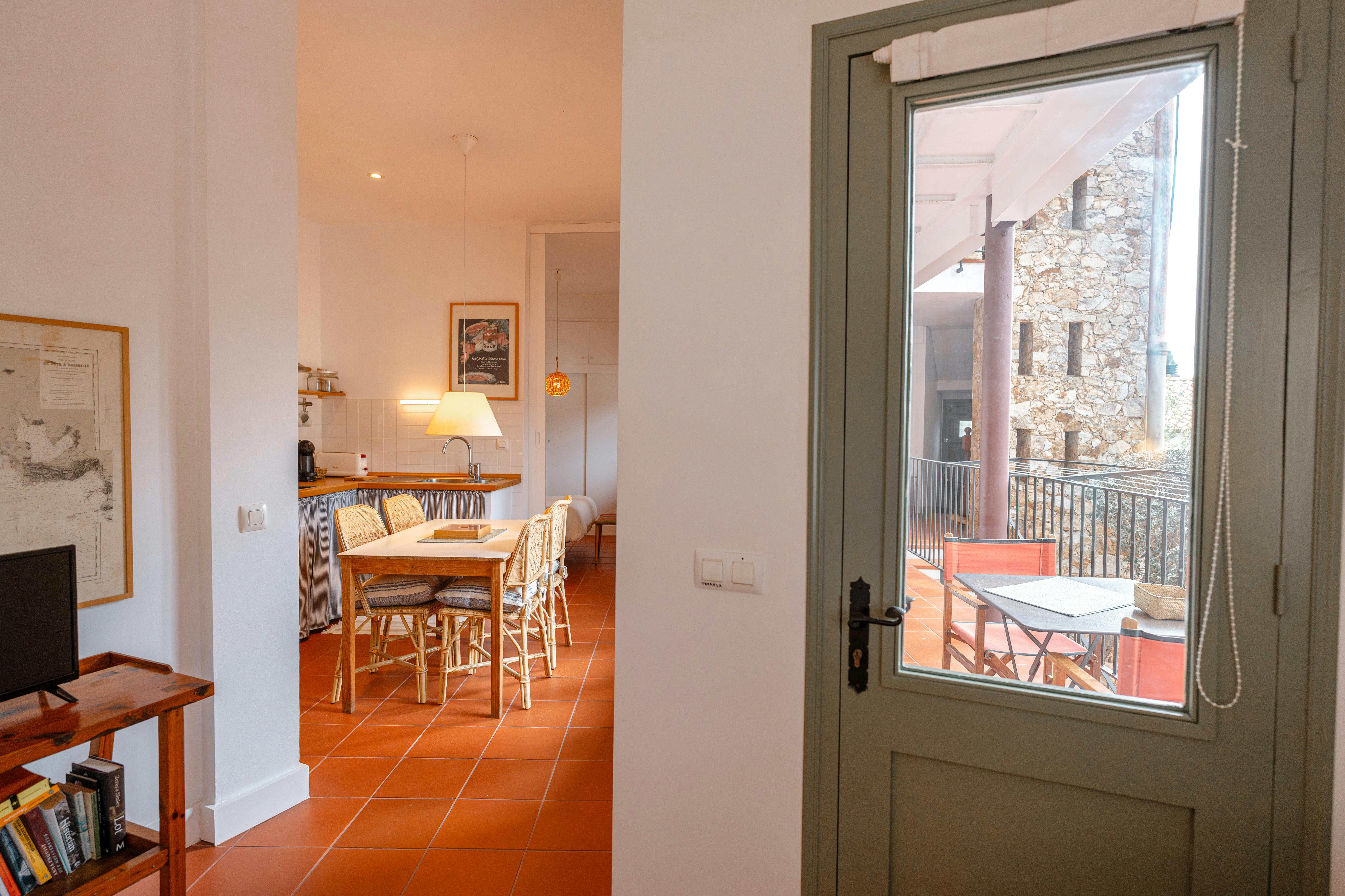 Tamariu 5 · 🌊 Cozy Retreat 50m from Beach w/ private Terrace and common Garden