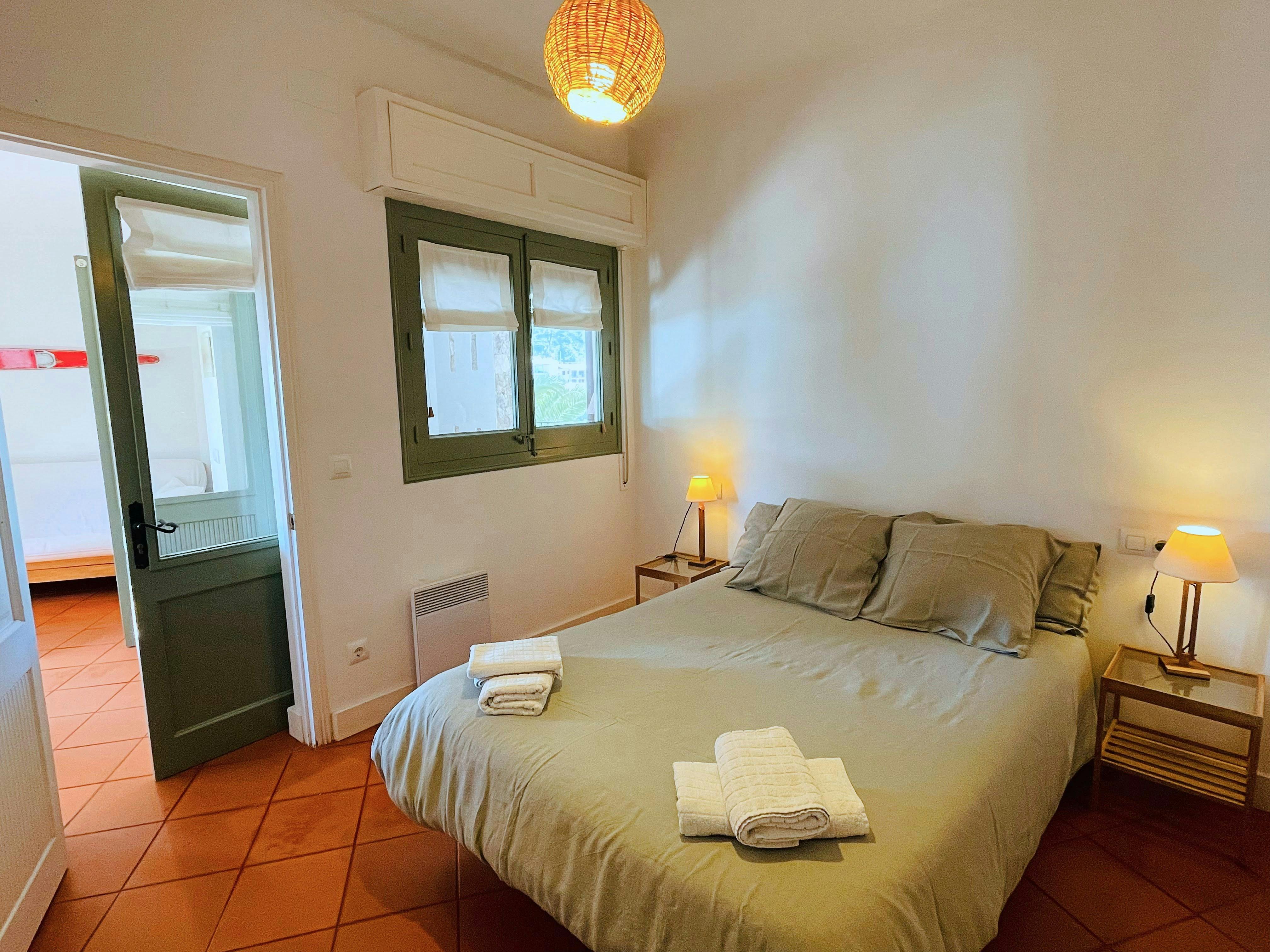 Sleep soundly in the cozy double bed, ensuring you wake up refreshed and ready to enjoy another day in paradise.