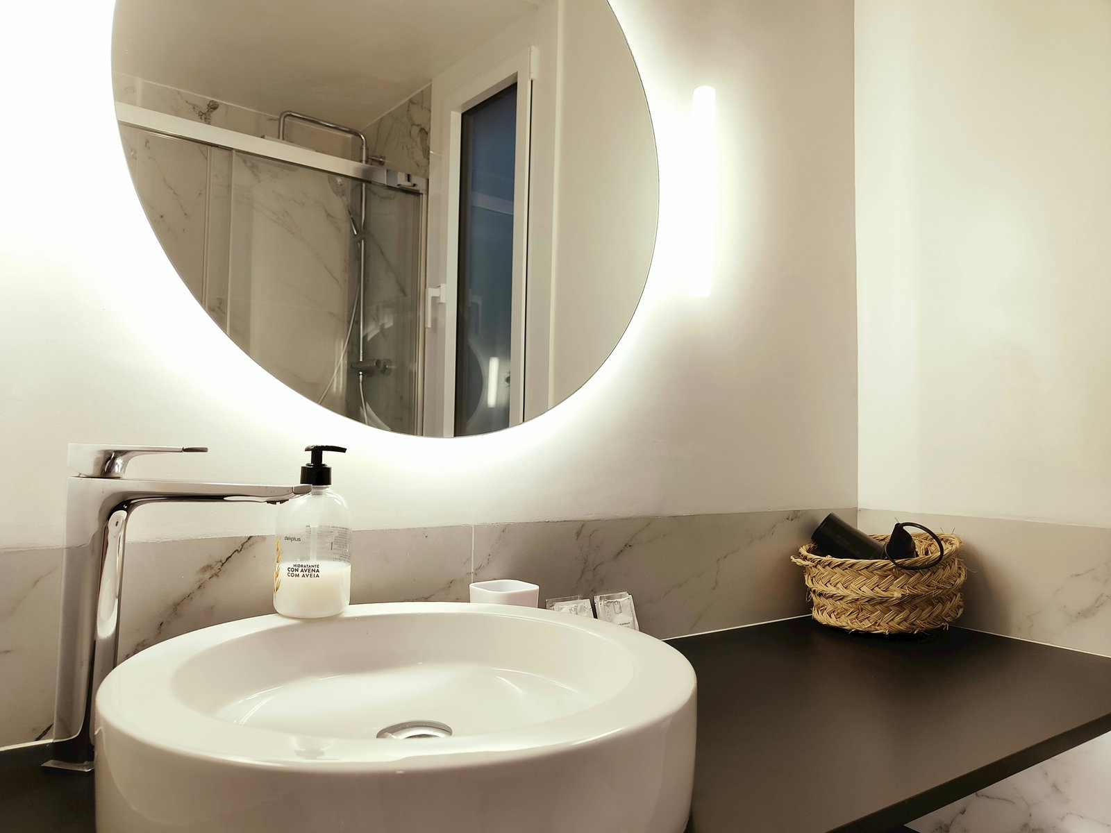 Comfortable and bright attic in Plaça Catalunya - Rambla B. High speed WIFI