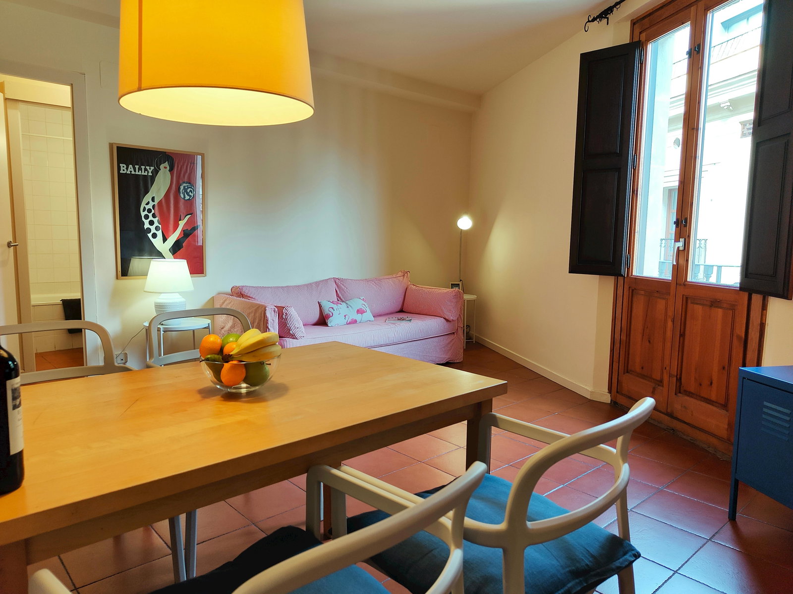 Spacious, bright 78 m² apartment with La Rambla views, perfect for up to 3 guests.