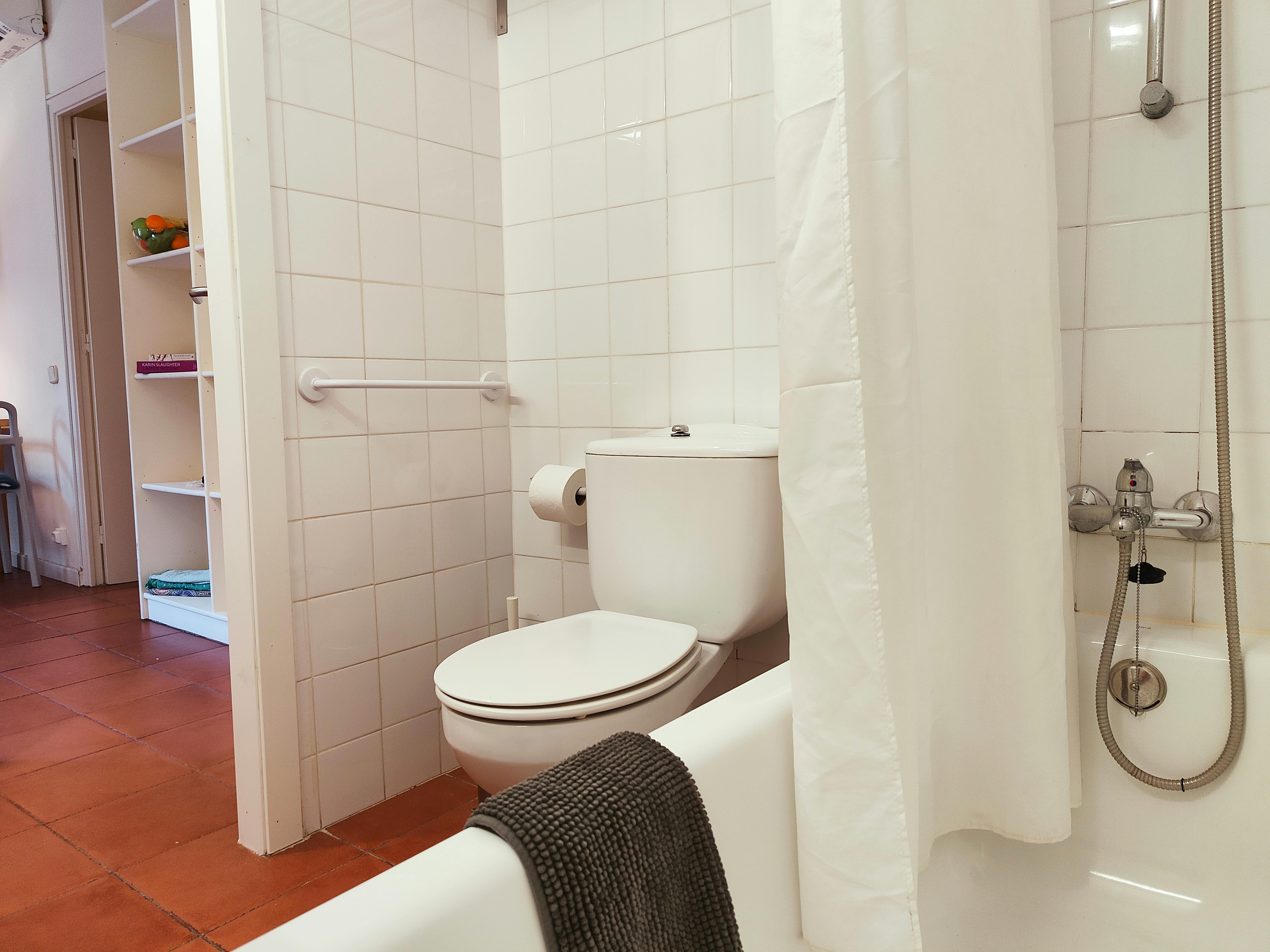 Spacious 2-Bedroom Apartment on La Rambla – Fast WiFi & Central Location. RL