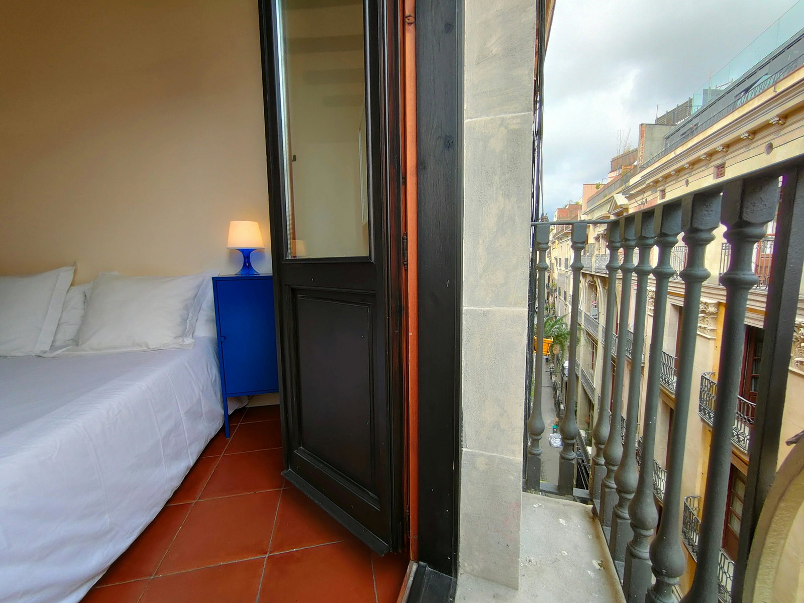 Apartament 2 Habitacions a La Rambla – WiFi Ràpid, Centre de Barcelona. RL.