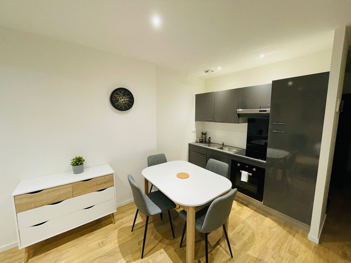 Full kitchen image 1