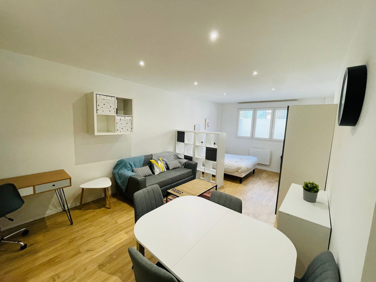 Living room image 3