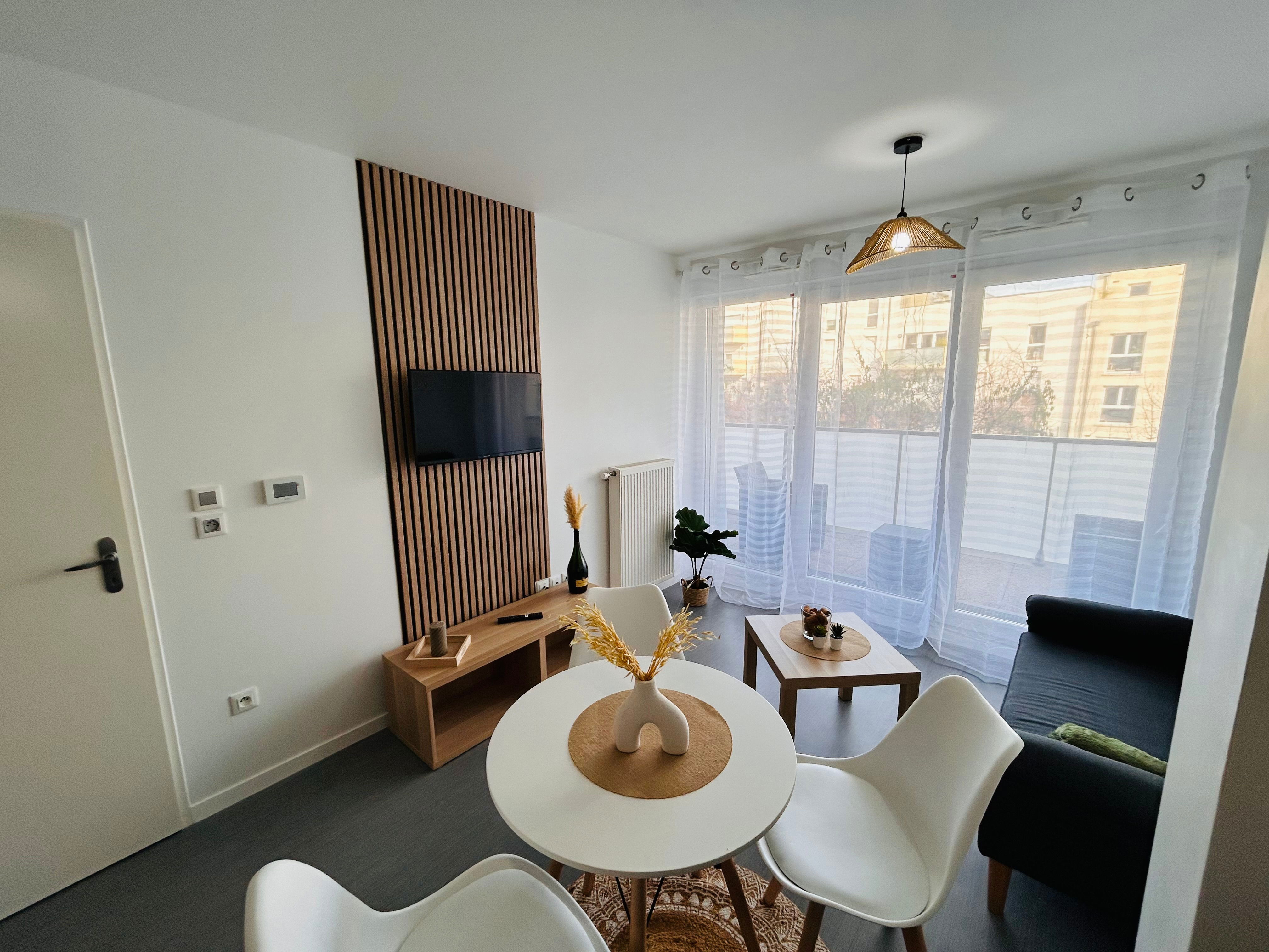 La Suite Bezannes | Parking | Balcon