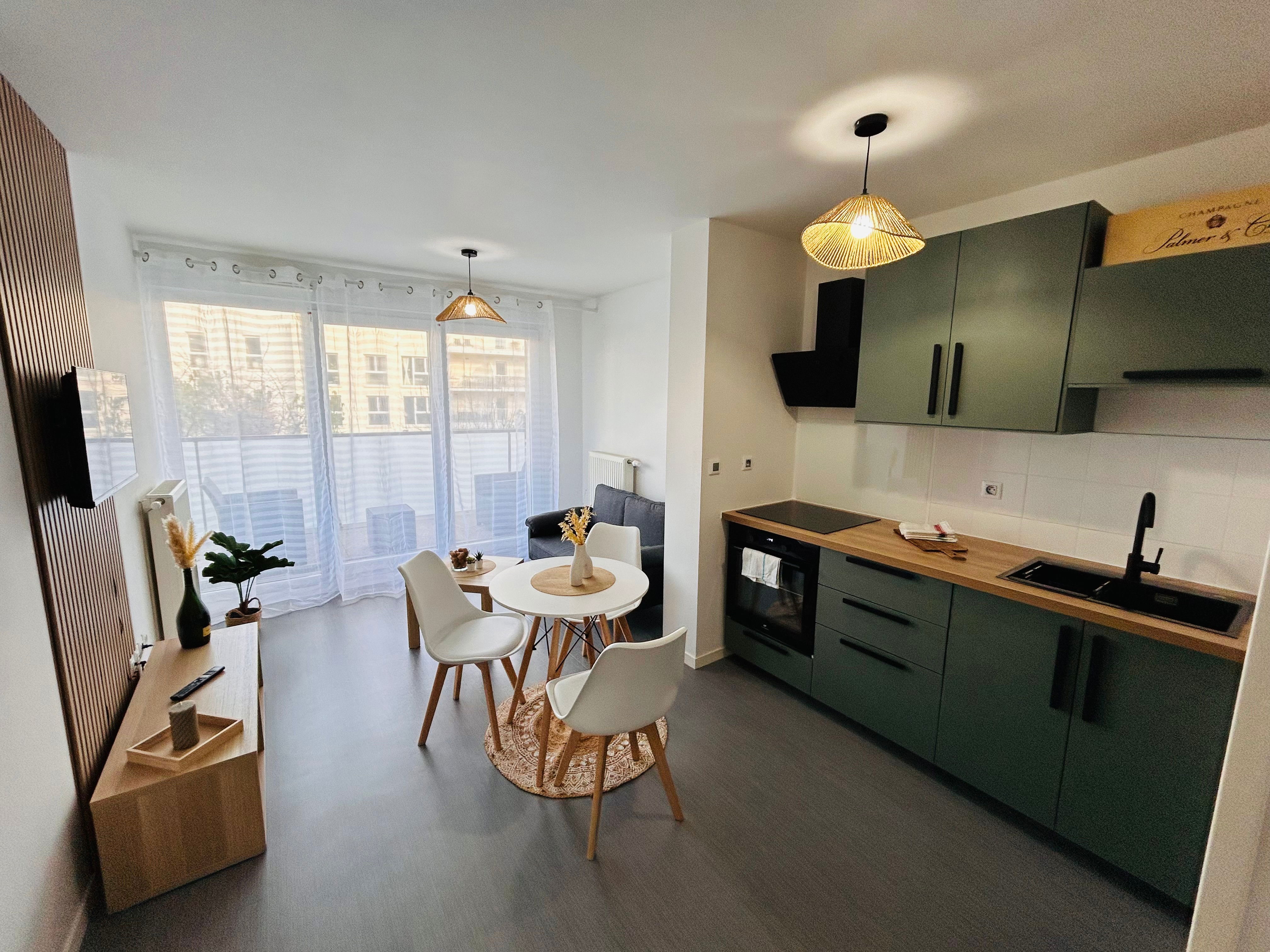 La Suite Bezannes | Parking | Balcon