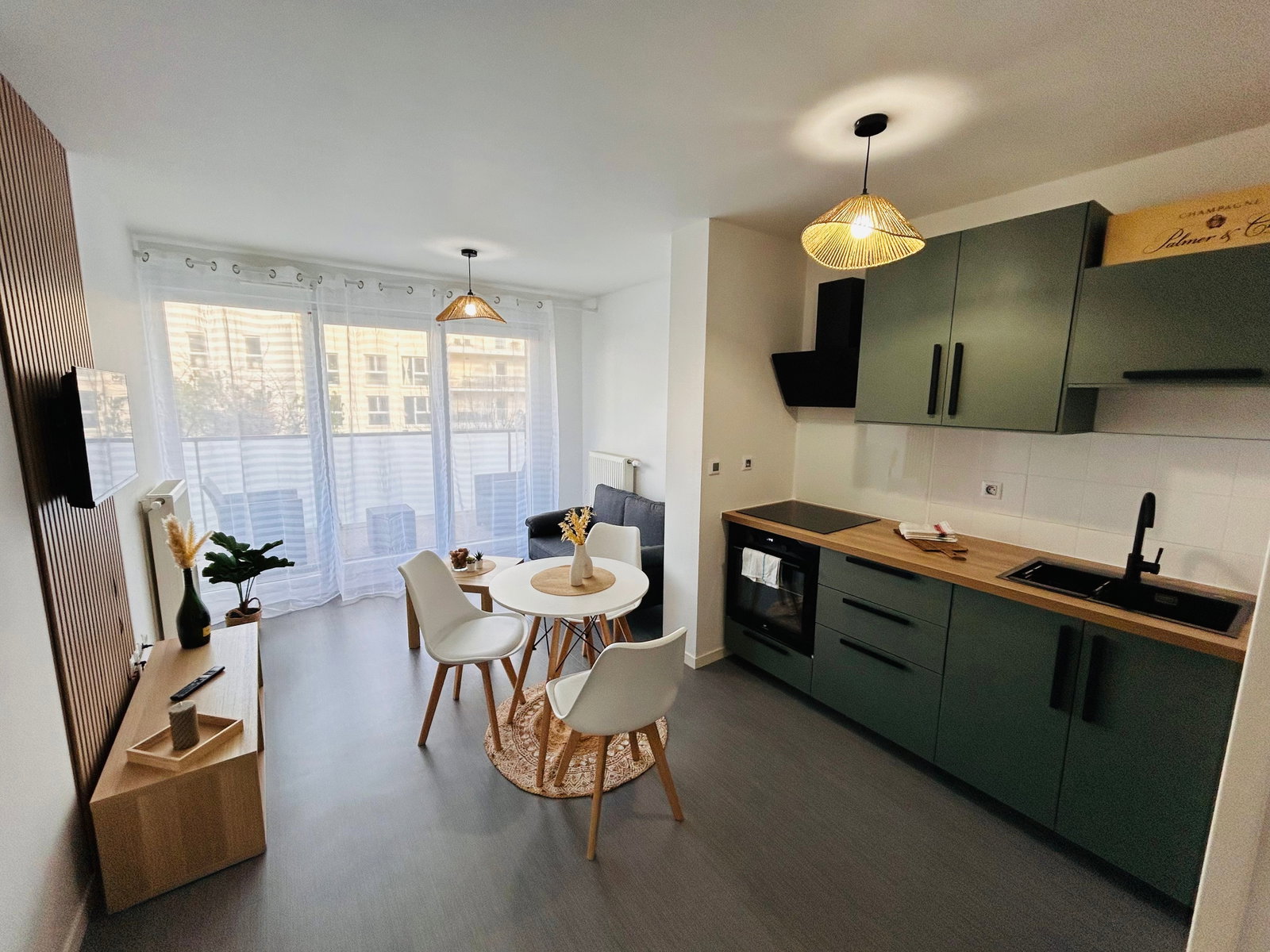 La Suite Bezannes | Parking | Balcon