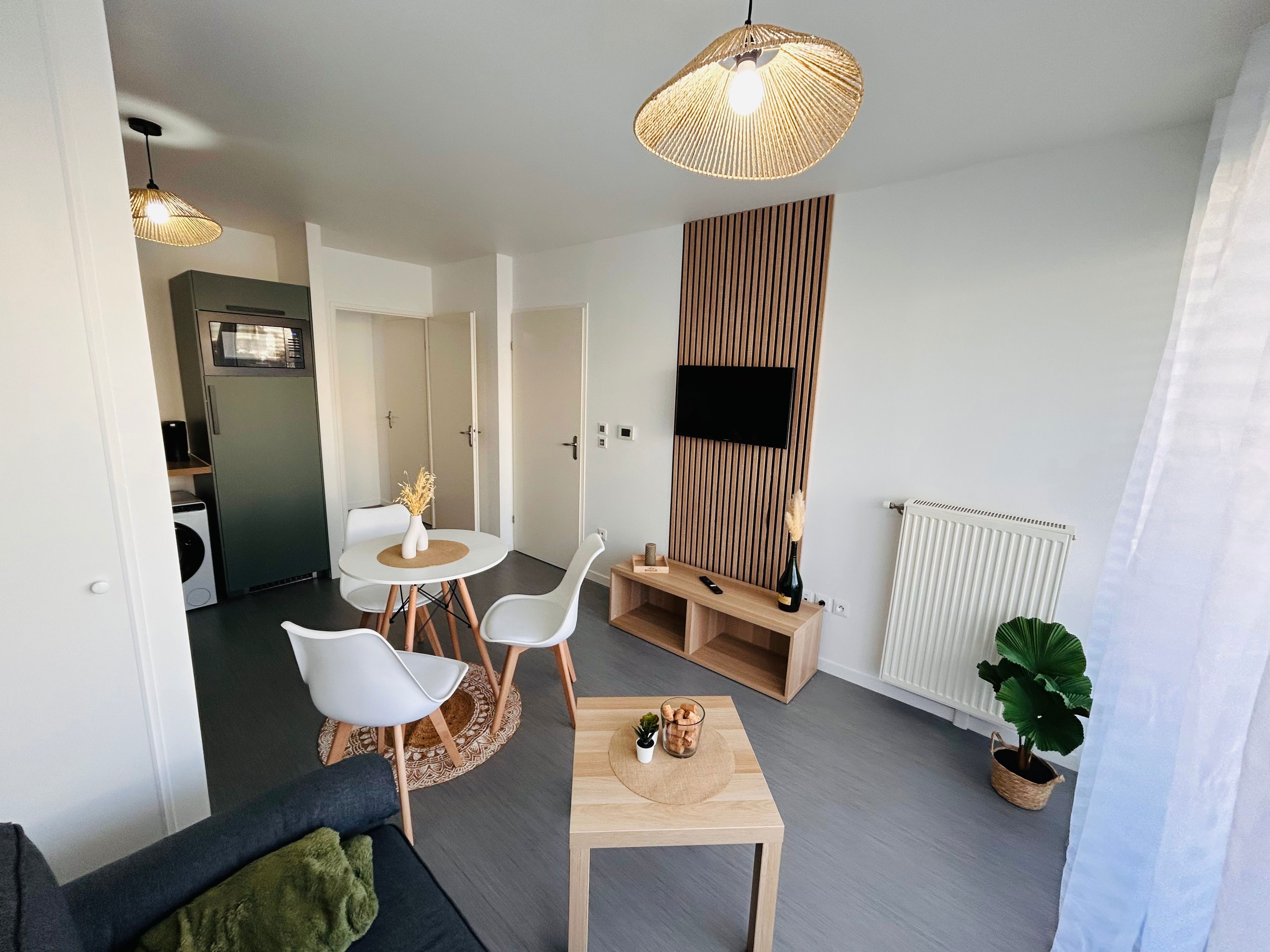La Suite Bezannes | Parking | Balcon