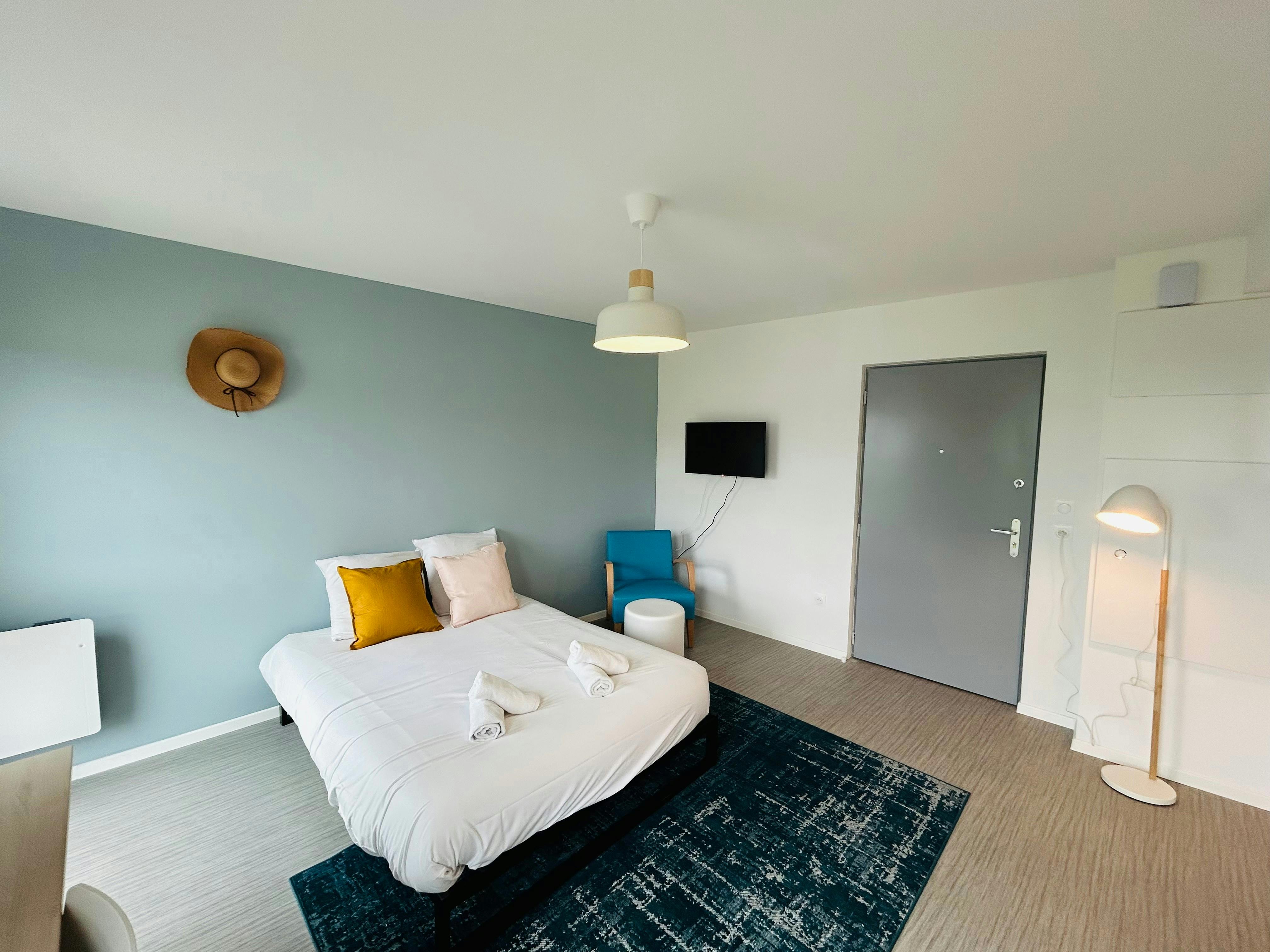 We Live In R - Suite 401