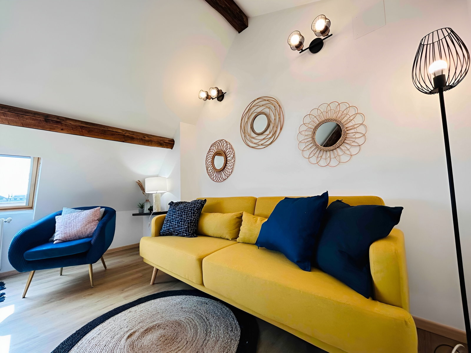 Living room image 1