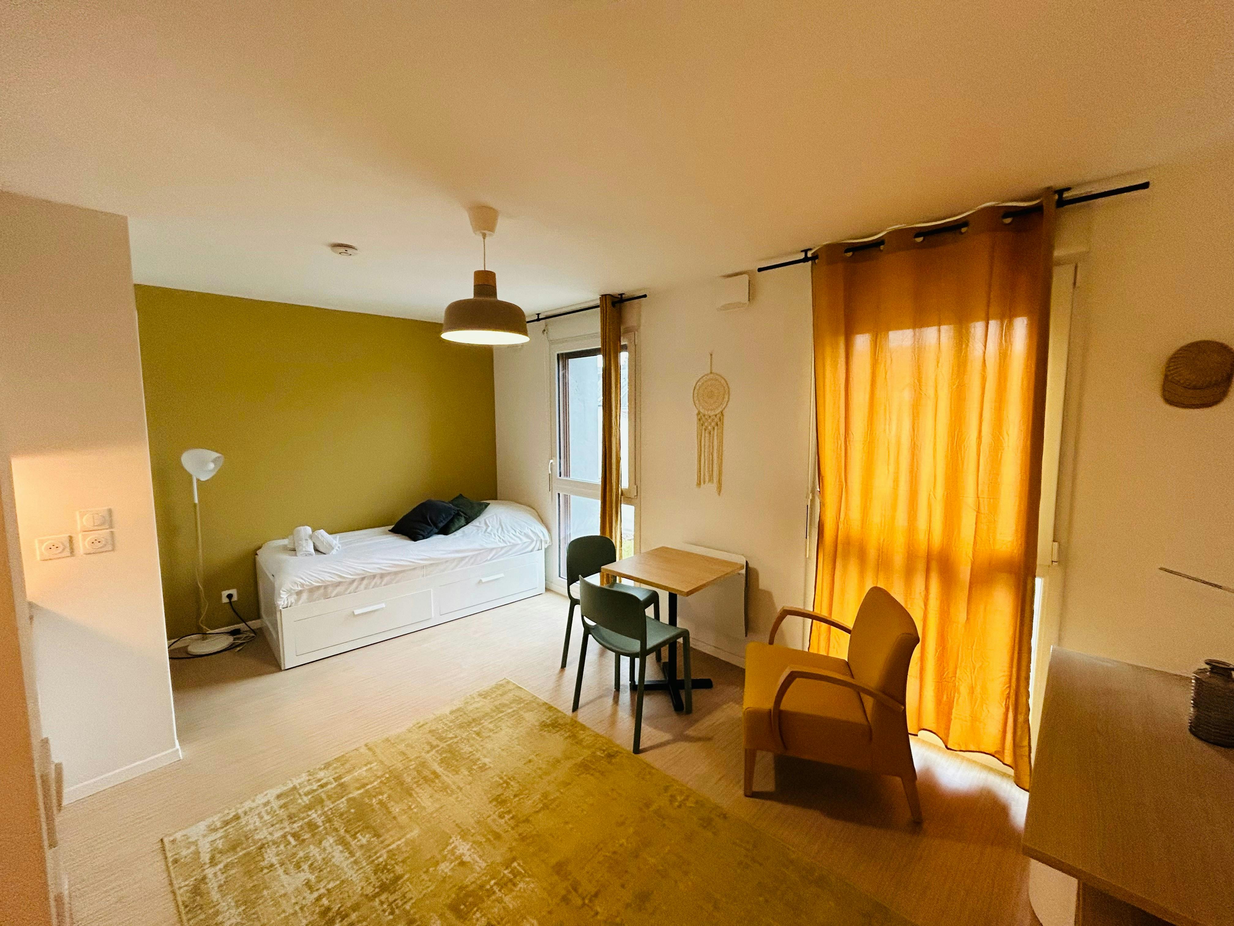 We Live In R - Suite 402