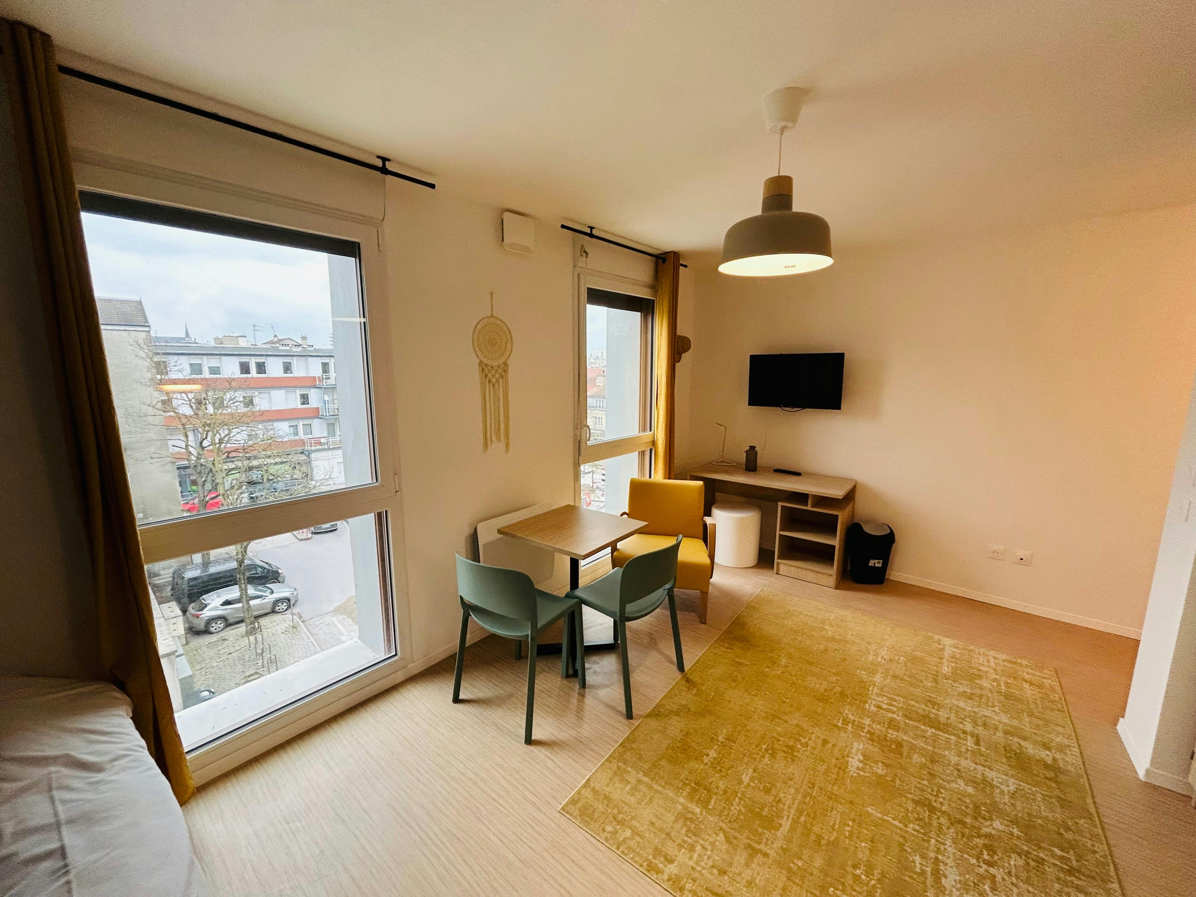 We Live In R - Suite 402