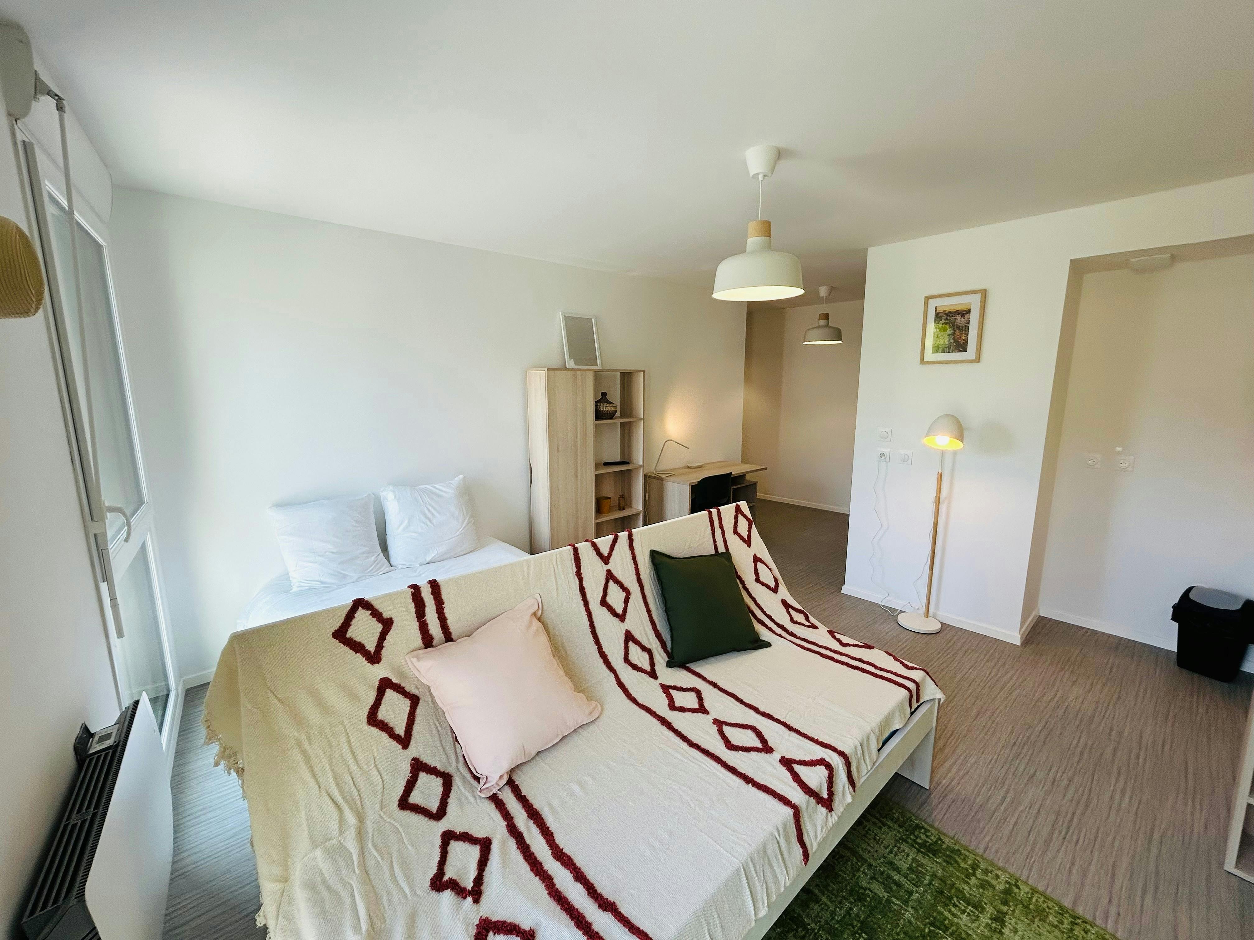 We Live In R - Suite 403