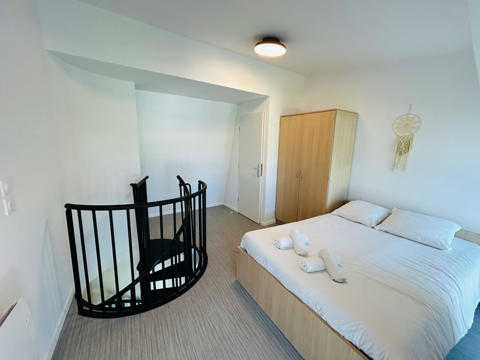 We Live in R - Duplex 501 - Cathédrale