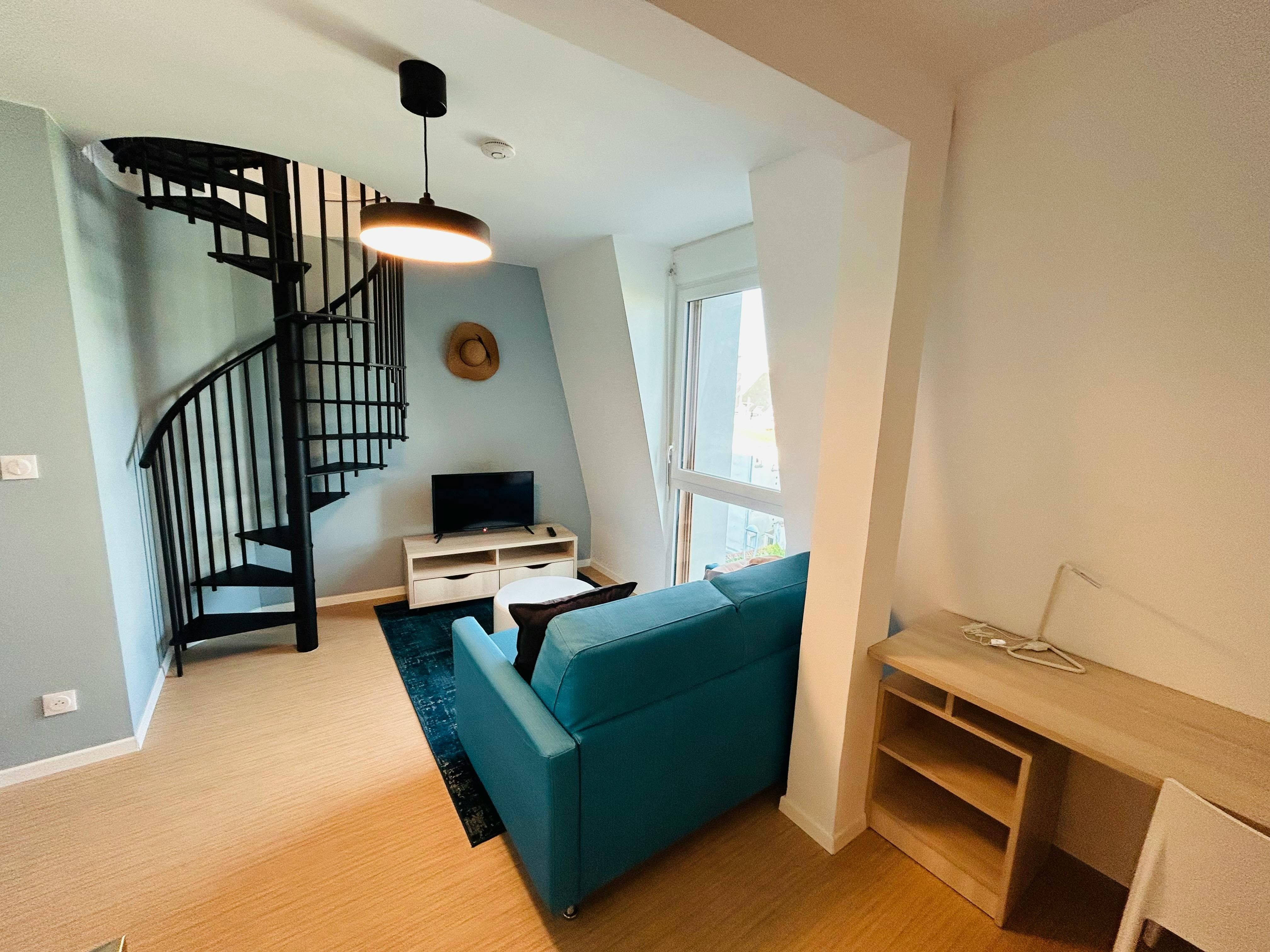 We Live In R - Duplex 502