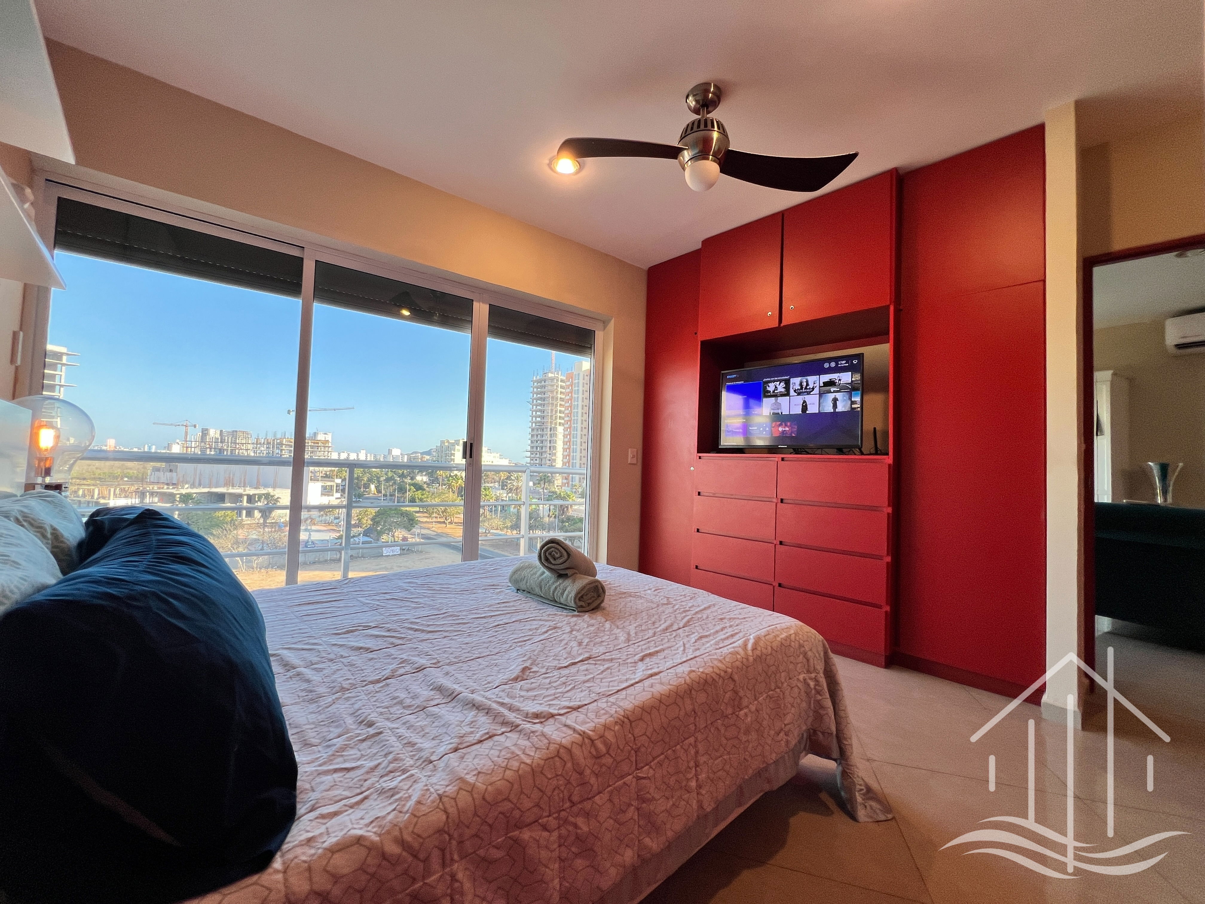 Promo-1BR-Pool-Beachfront-OXXO-Views-Sleeps 4