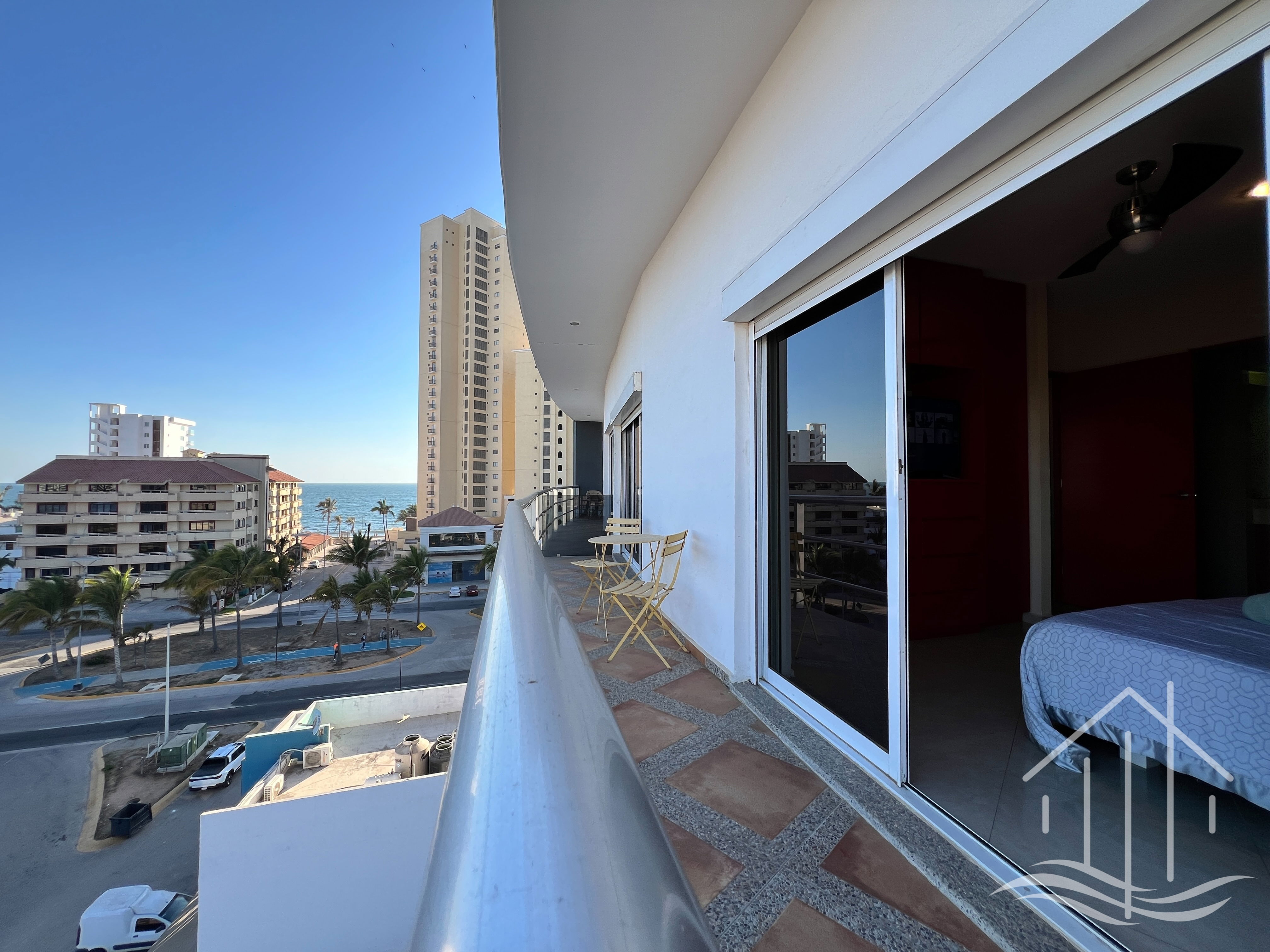 Promo-1BR-Pool-Beachfront-OXXO-Views-Sleeps 4