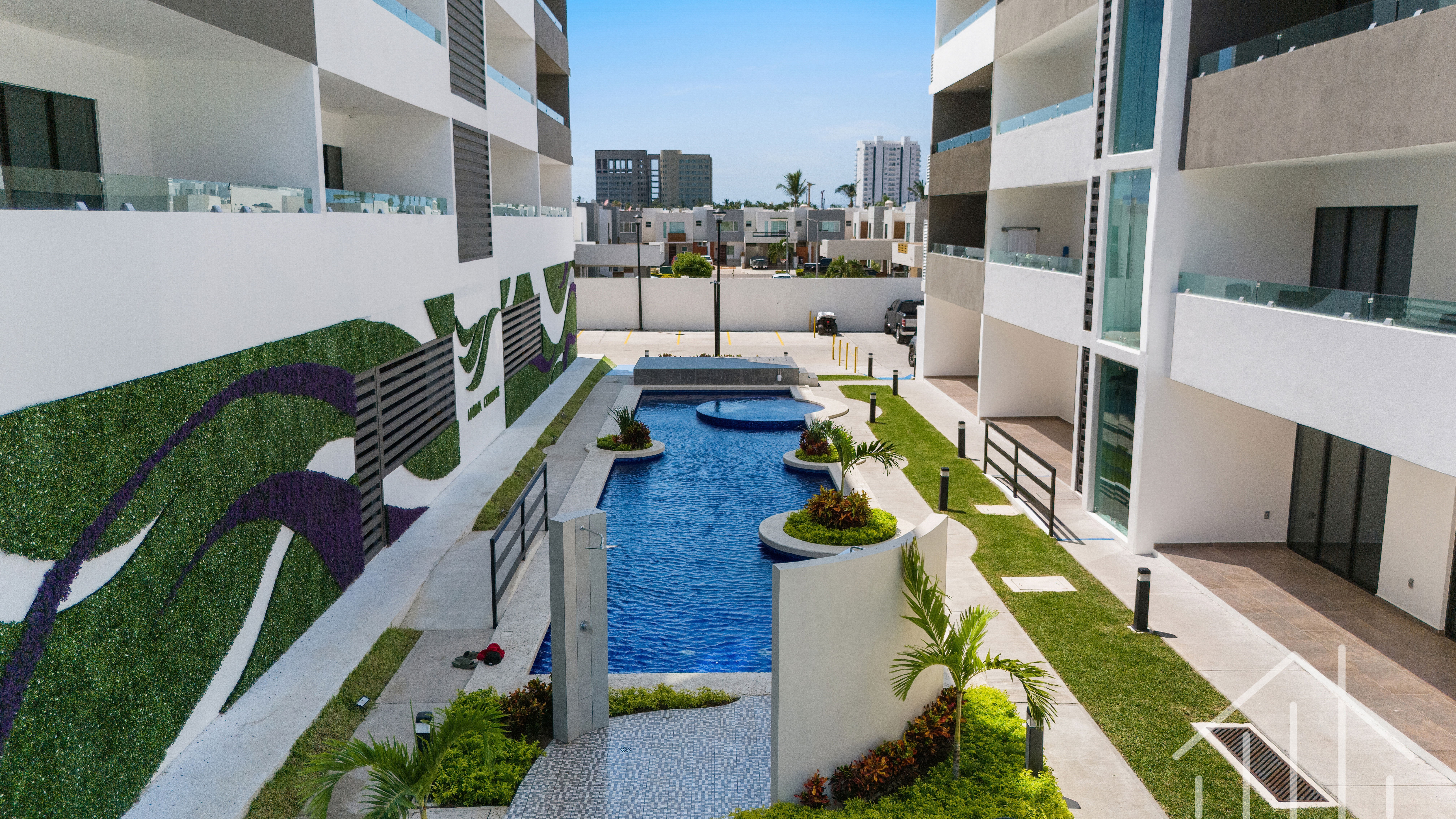 Promo!-Queen Beds-Near Beach-1st Floor-Poolside-Sleep 6