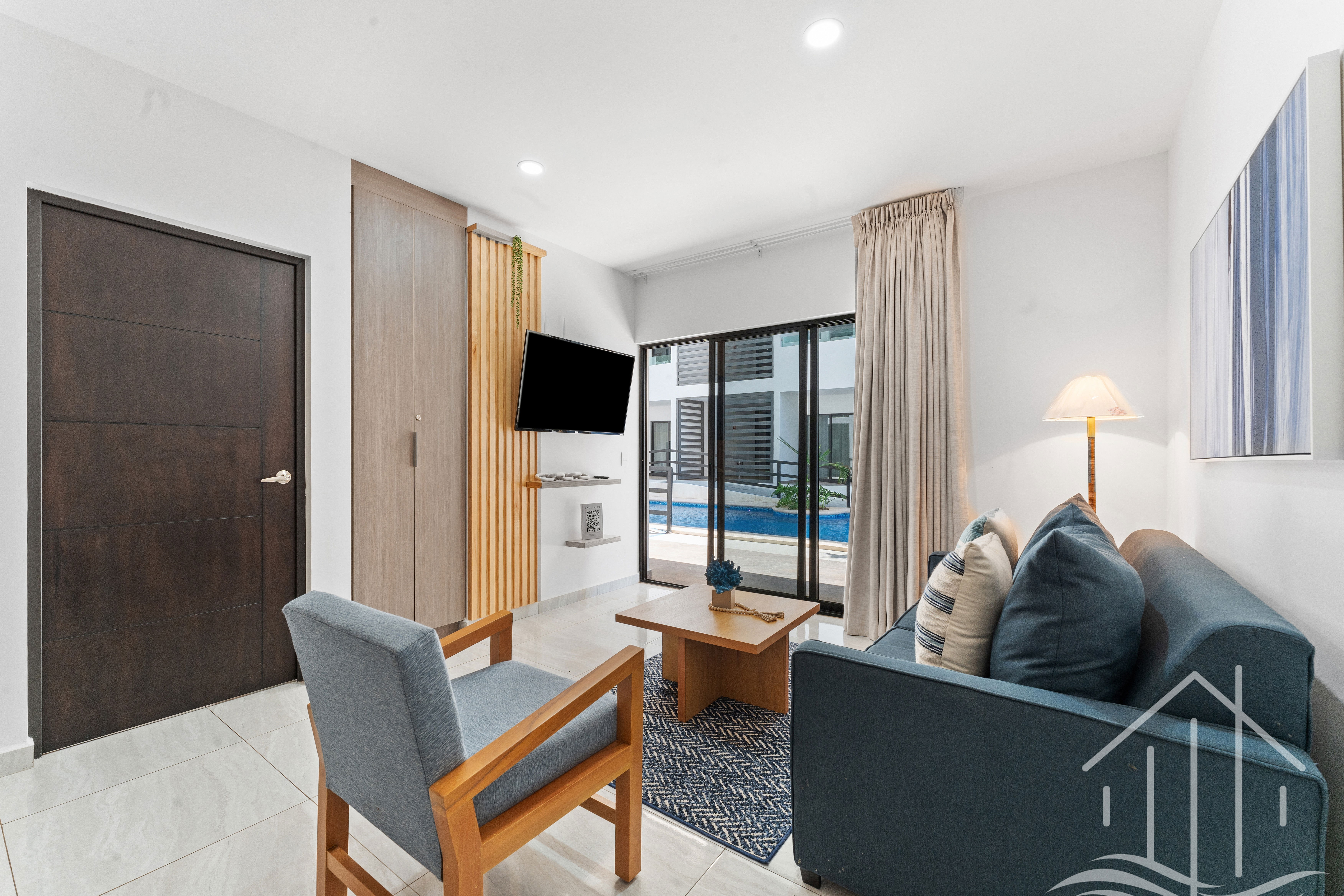 Promo!-Queen Beds-Near Beach-1st Floor-Poolside-Sleep 6