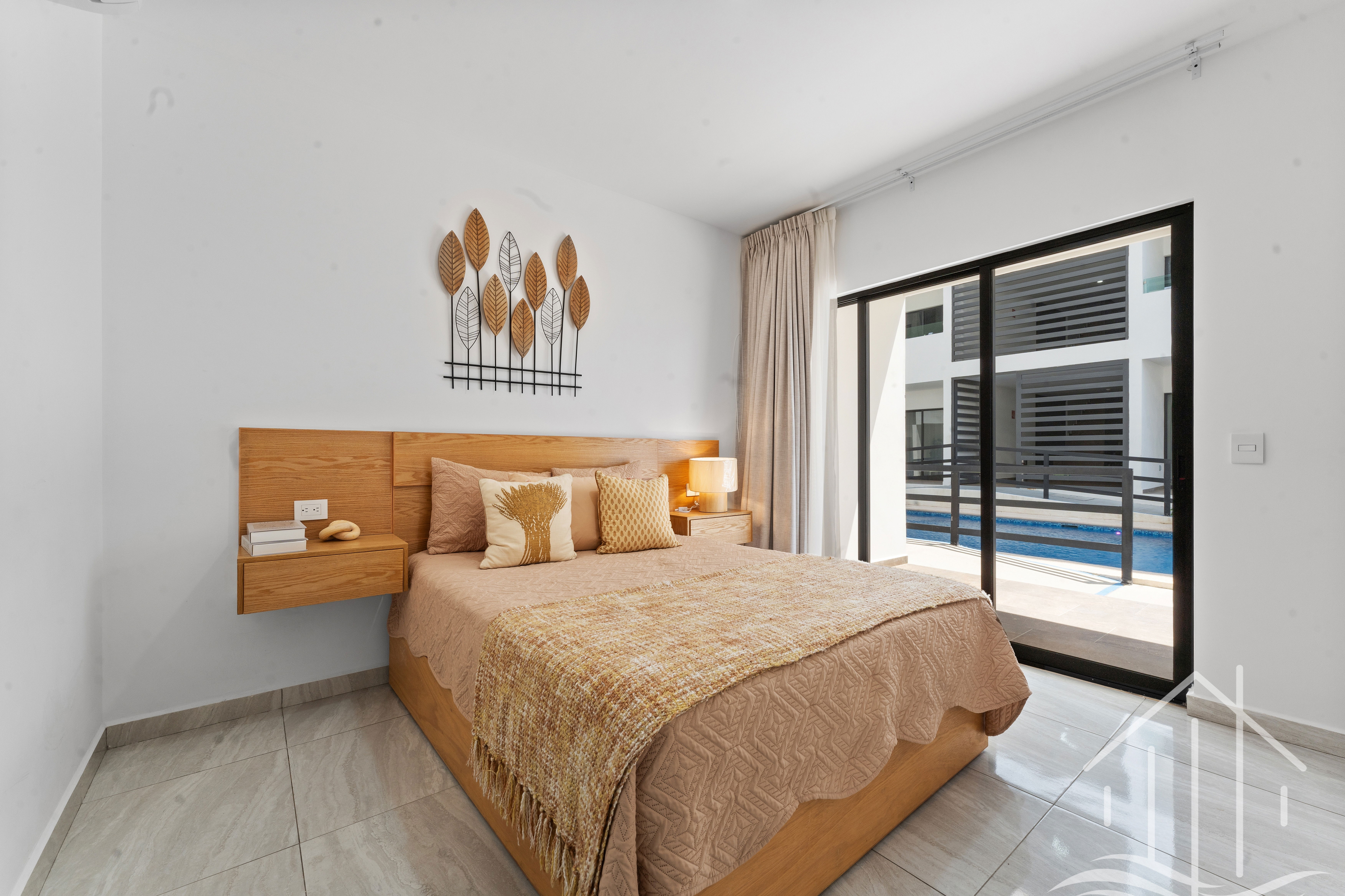 Promo!-Queen Beds-Near Beach-1st Floor-Poolside-Sleep 6