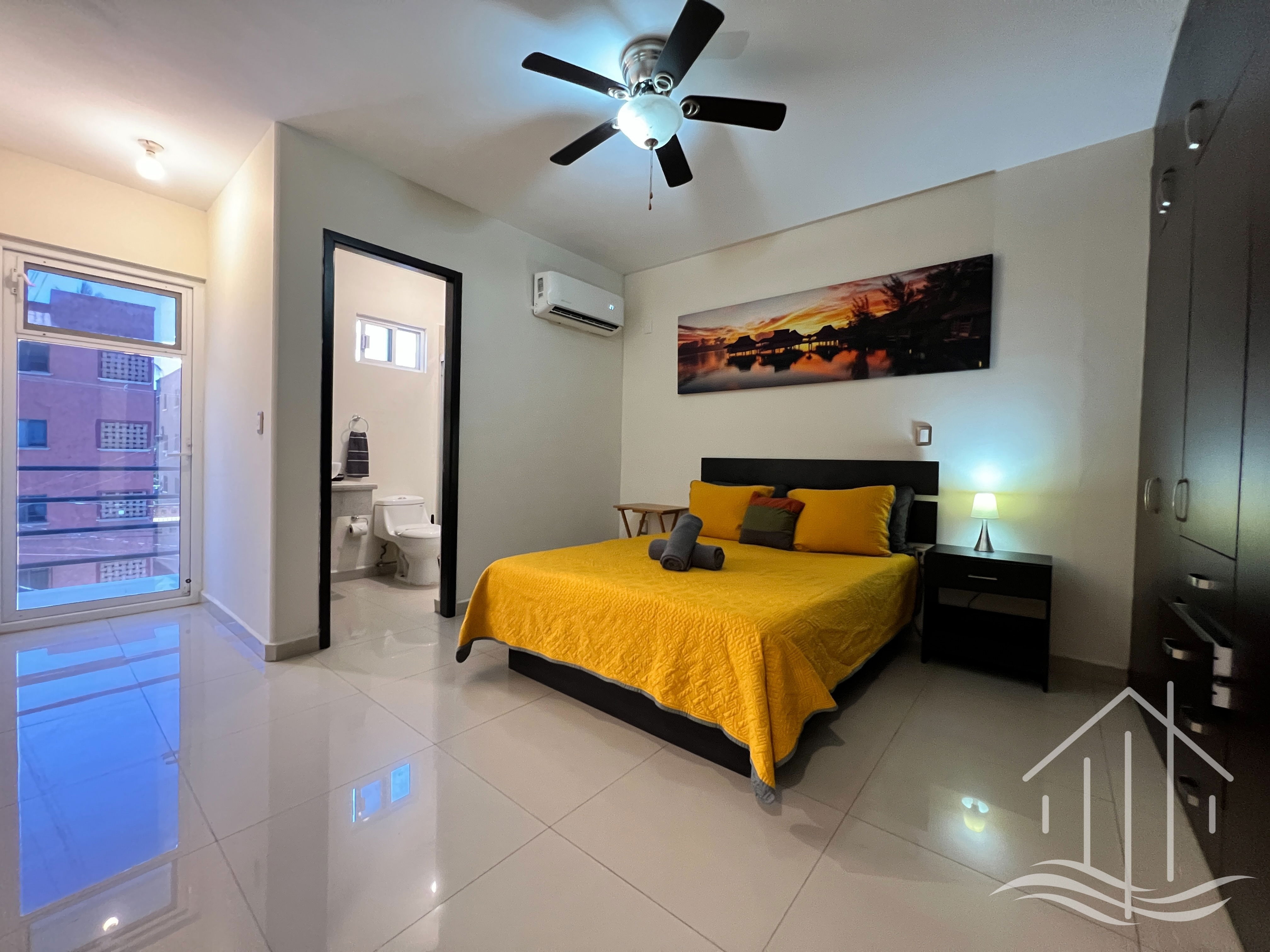 Promo!-2BR-Sleeps 8-Luxe Dept-1 Min Walk to Beach