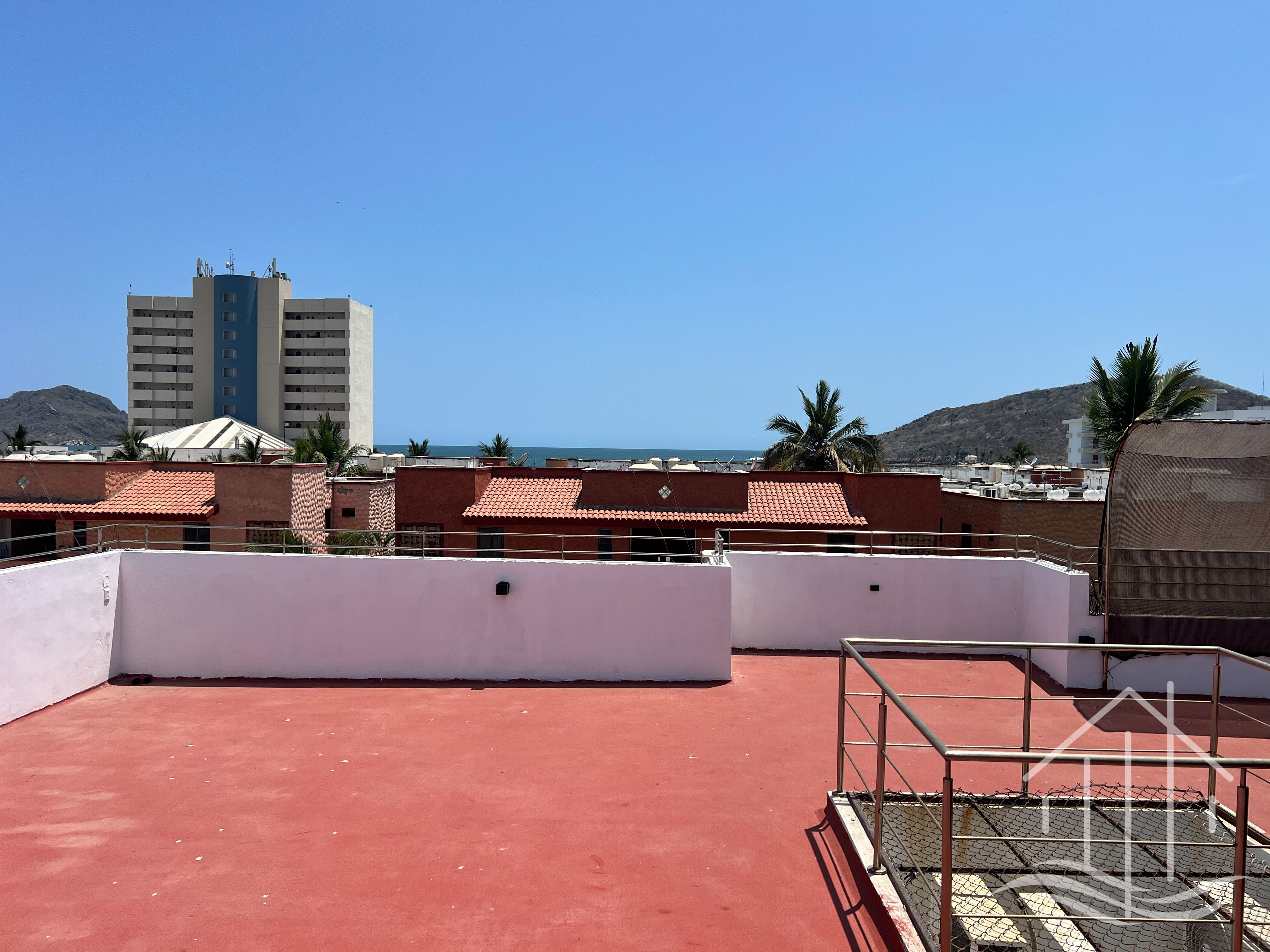 Promo!-2BR-Sleeps 8-Luxe Dept-1 Min Walk to Beach