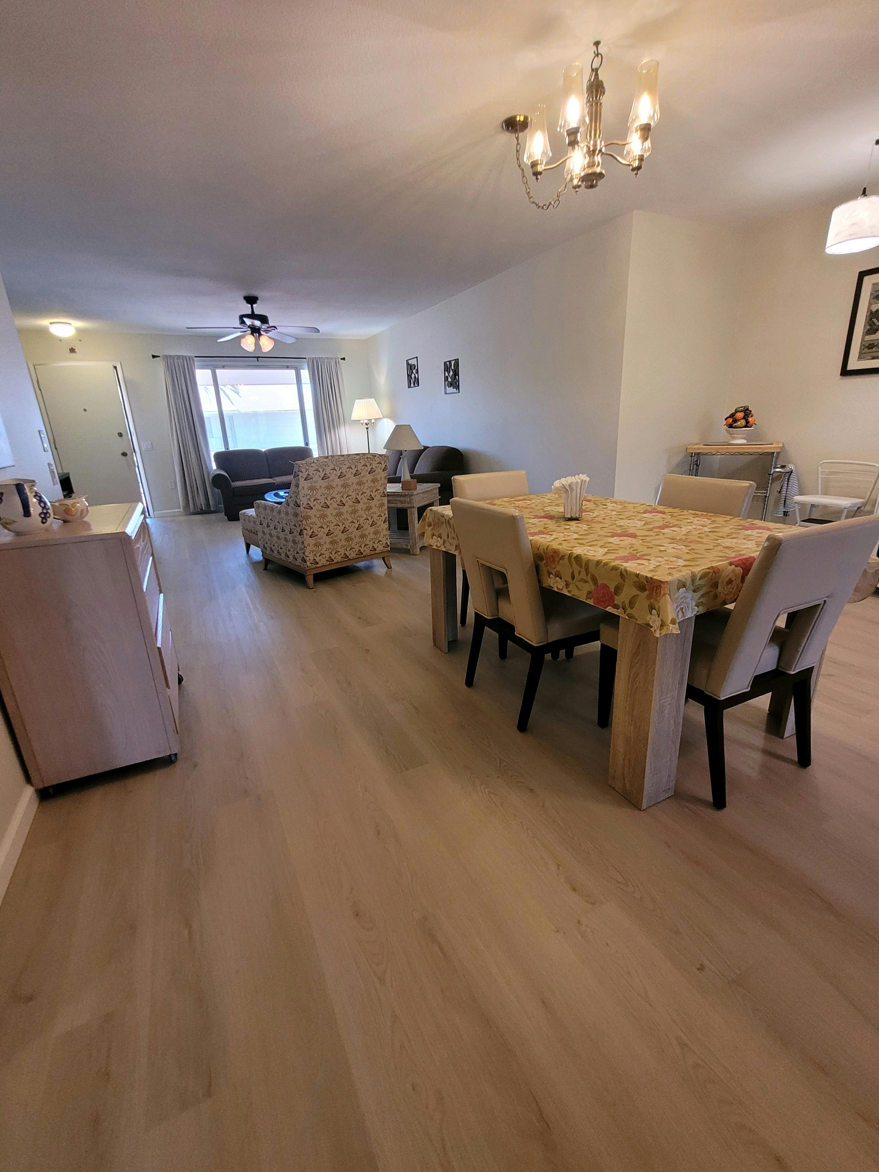 CASA Allegro: Senior Paradise-2 Bed 2 Baths 1 KING