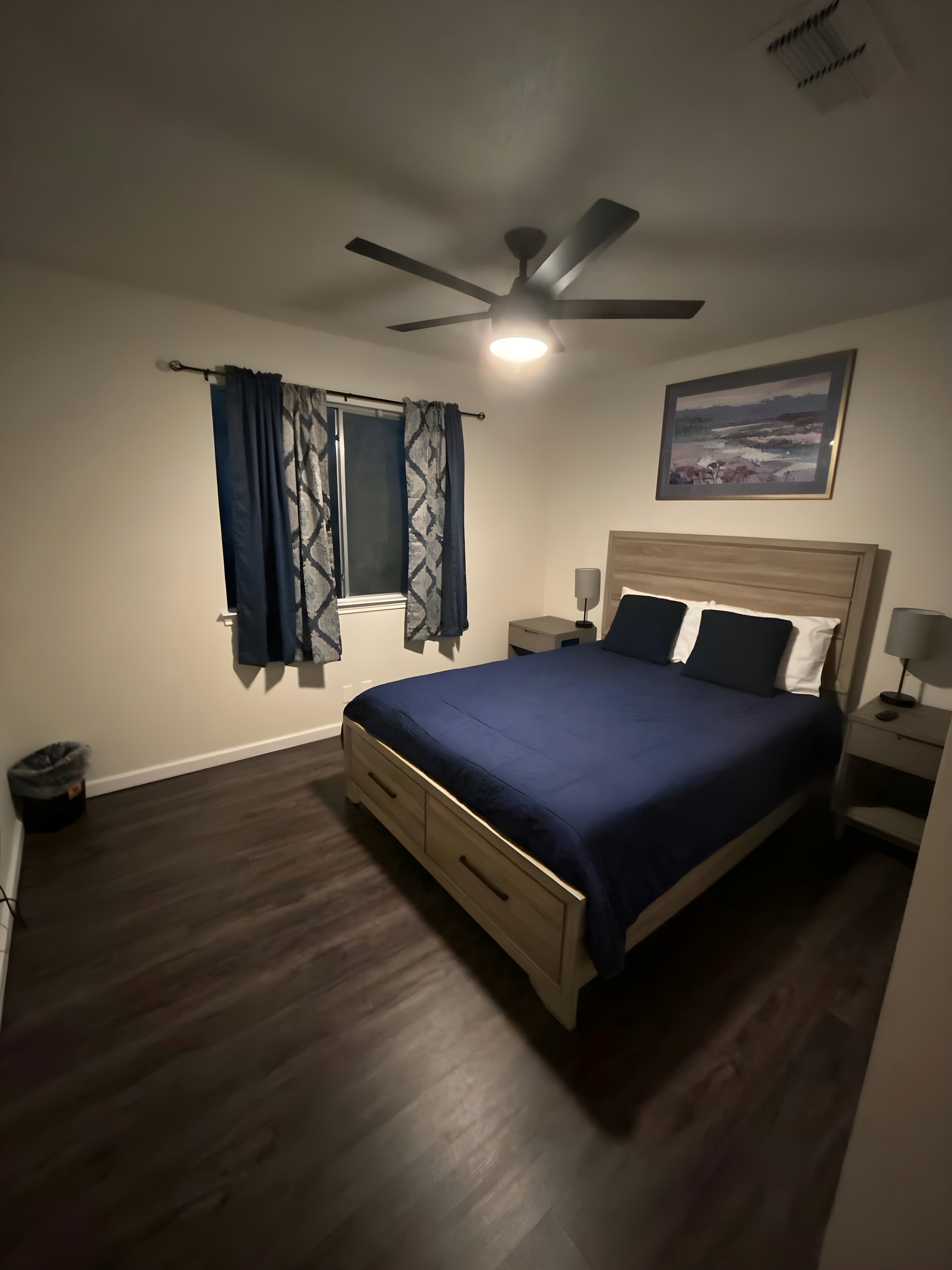 Tastefully decorated Queen Size bed welcomes you after a busy day in San Antonio