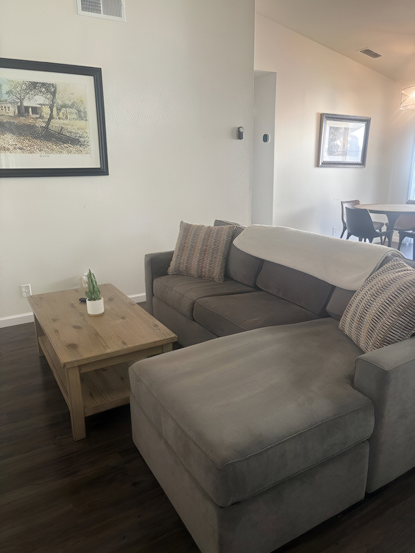 Living room image 3