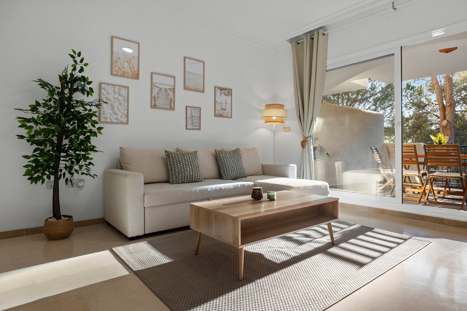 Espacioso y luminoso apartamento en Elviria, ideal para vacaciones familiares
