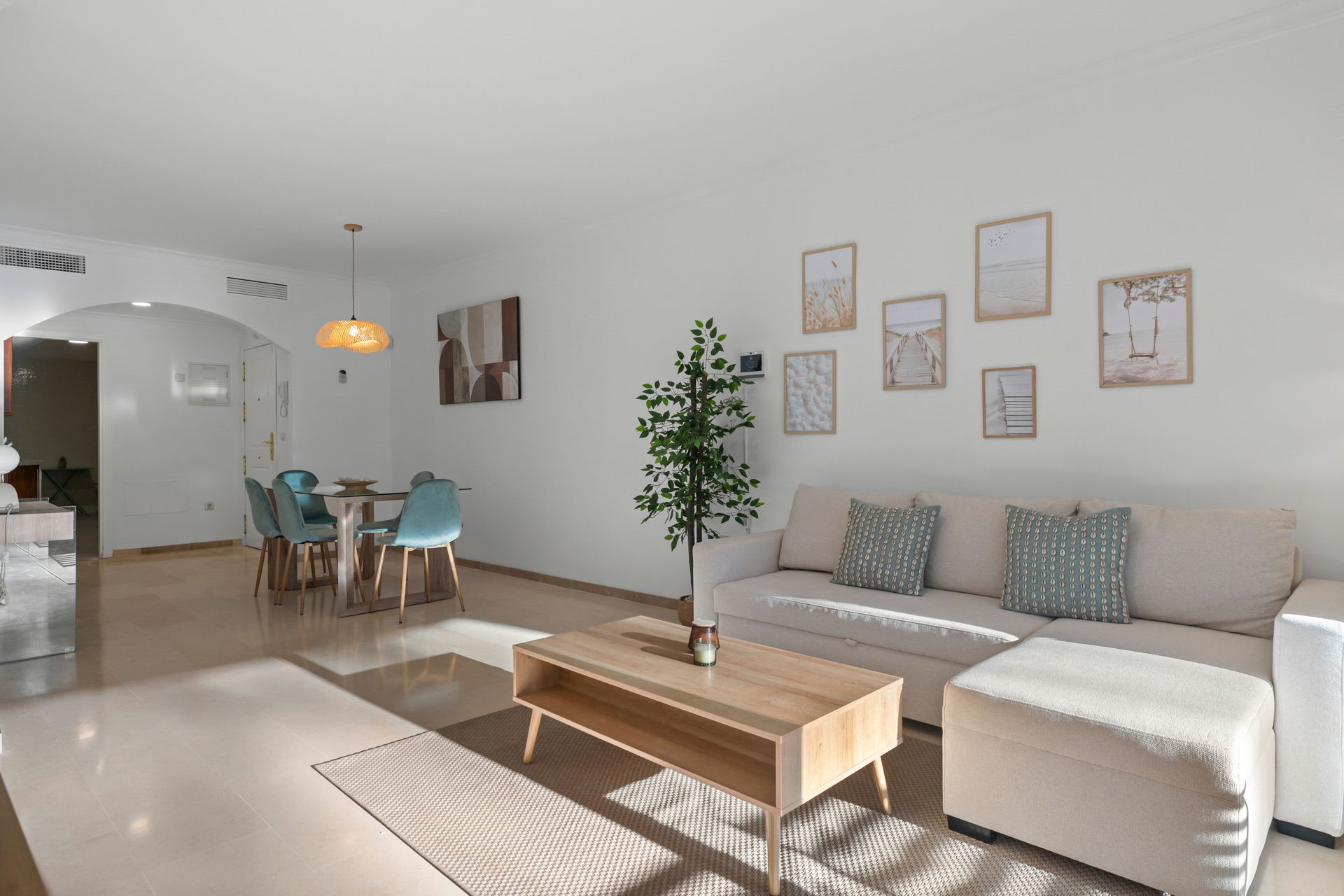 Espacioso y luminoso apartamento en Elviria, ideal para vacaciones familiares