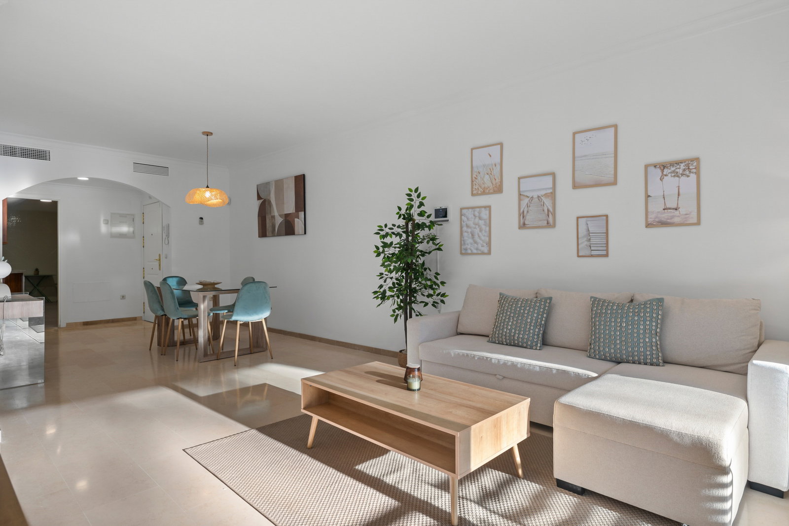 Espacioso y luminoso apartamento en Elviria, ideal para vacaciones familiares