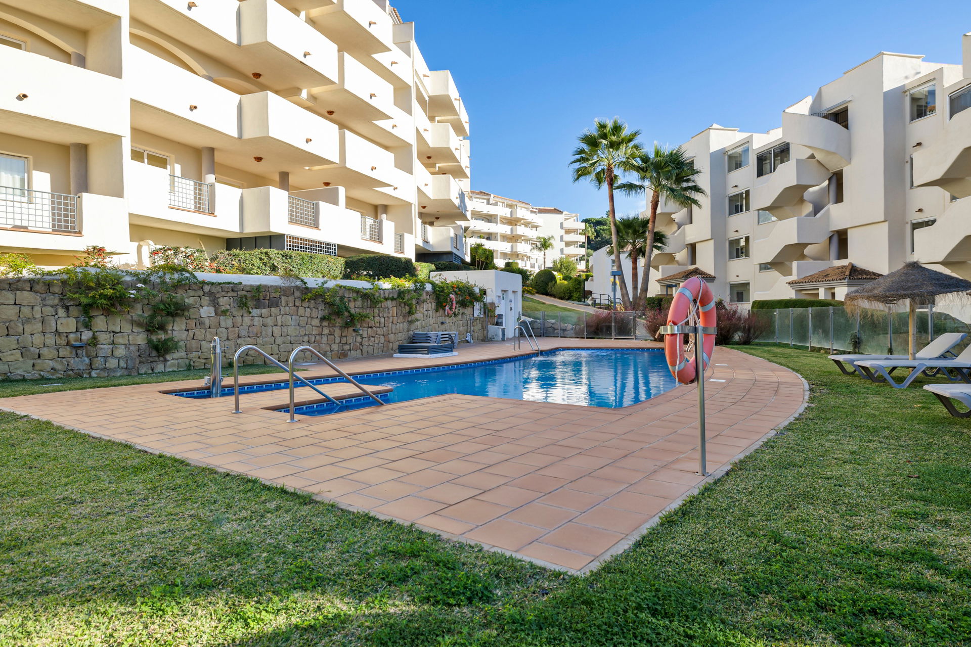 Espacioso y luminoso apartamento en Elviria, ideal para vacaciones familiares
