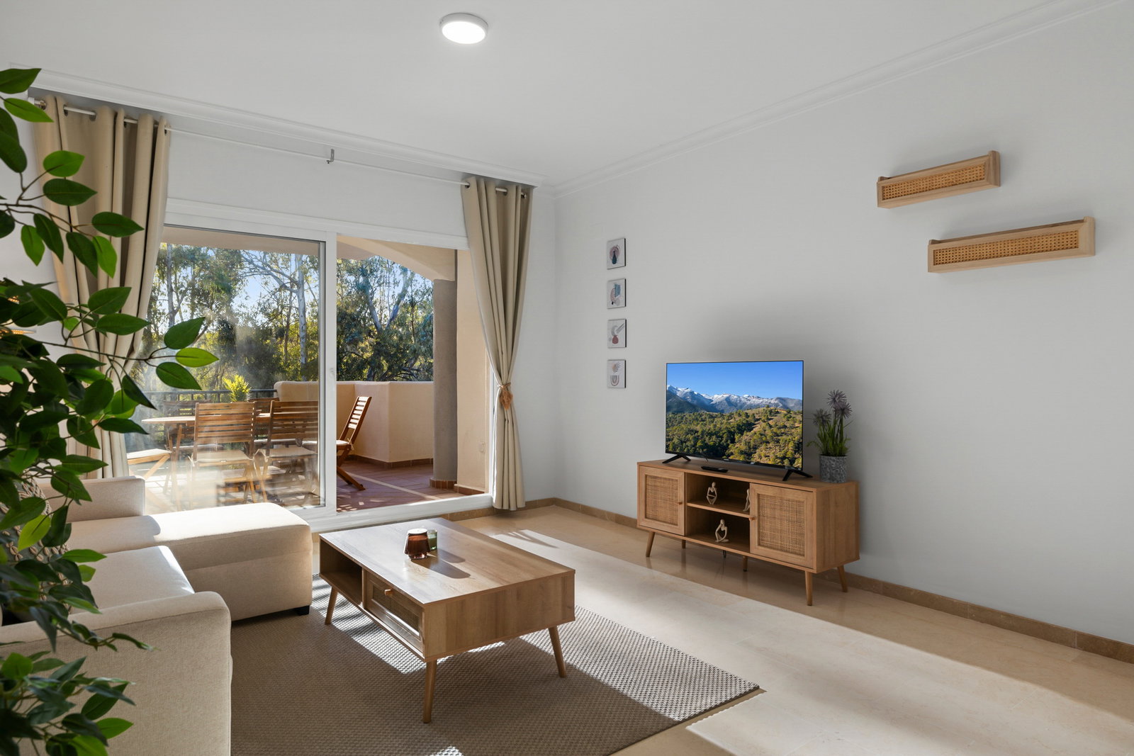 Espacioso y luminoso apartamento en Elviria, ideal para vacaciones familiares