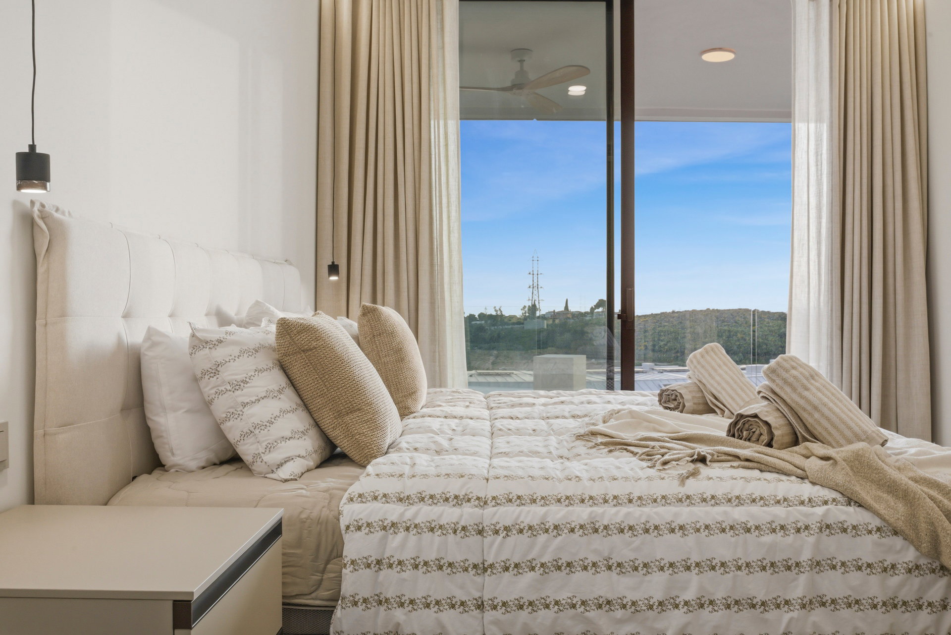 Luxury Apartment with Sea Views in Higuerón