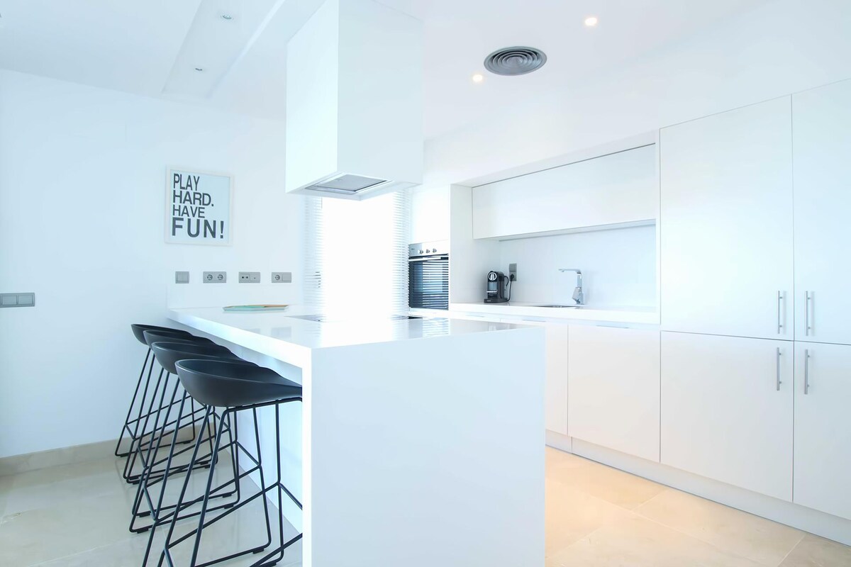 Full kitchen image 1