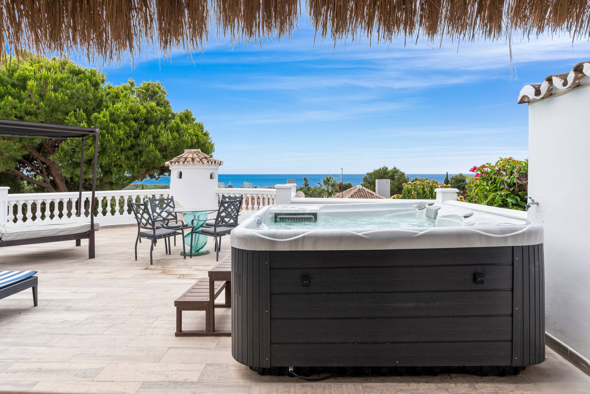 Luxury Villa with Sea Views, Private Pool & Rooftop Jacuzzi