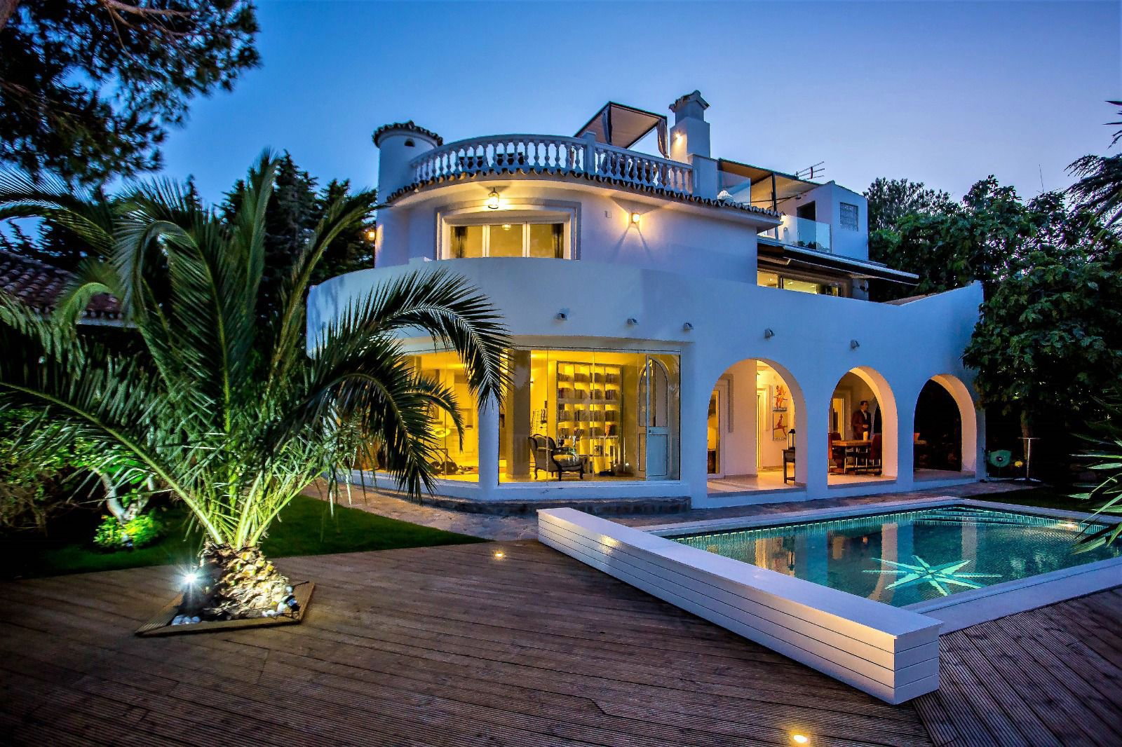 Luxury Villa with Sea Views, Private Pool & Rooftop Jacuzzi