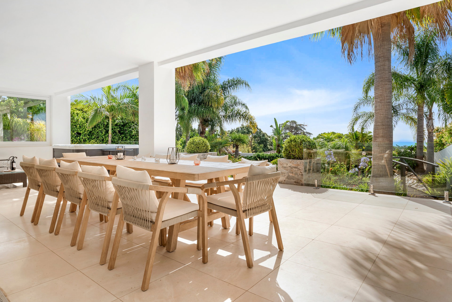 6BR Luxury Villa with Infinity Pool