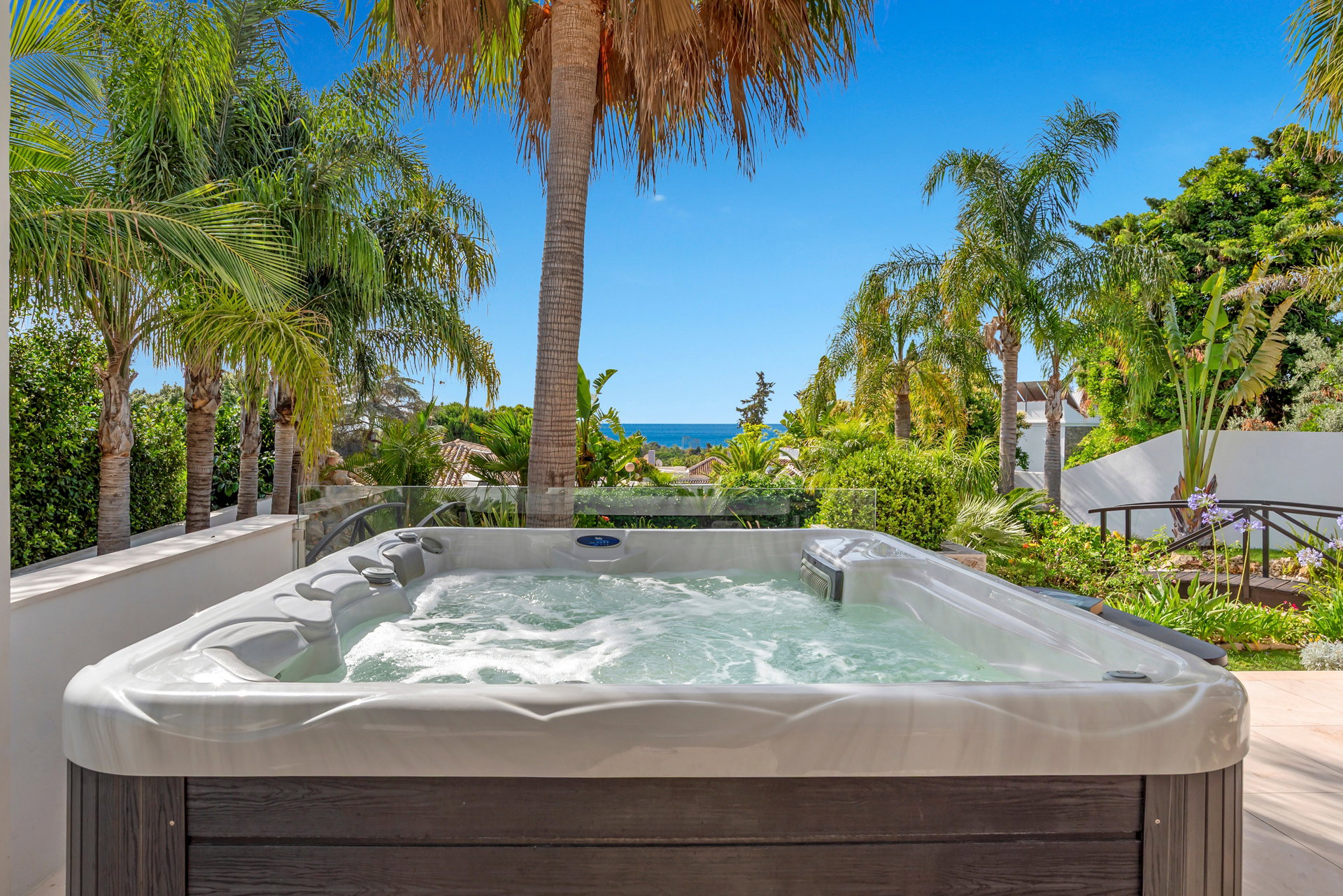 6BR Luxury Villa with Infinity Pool