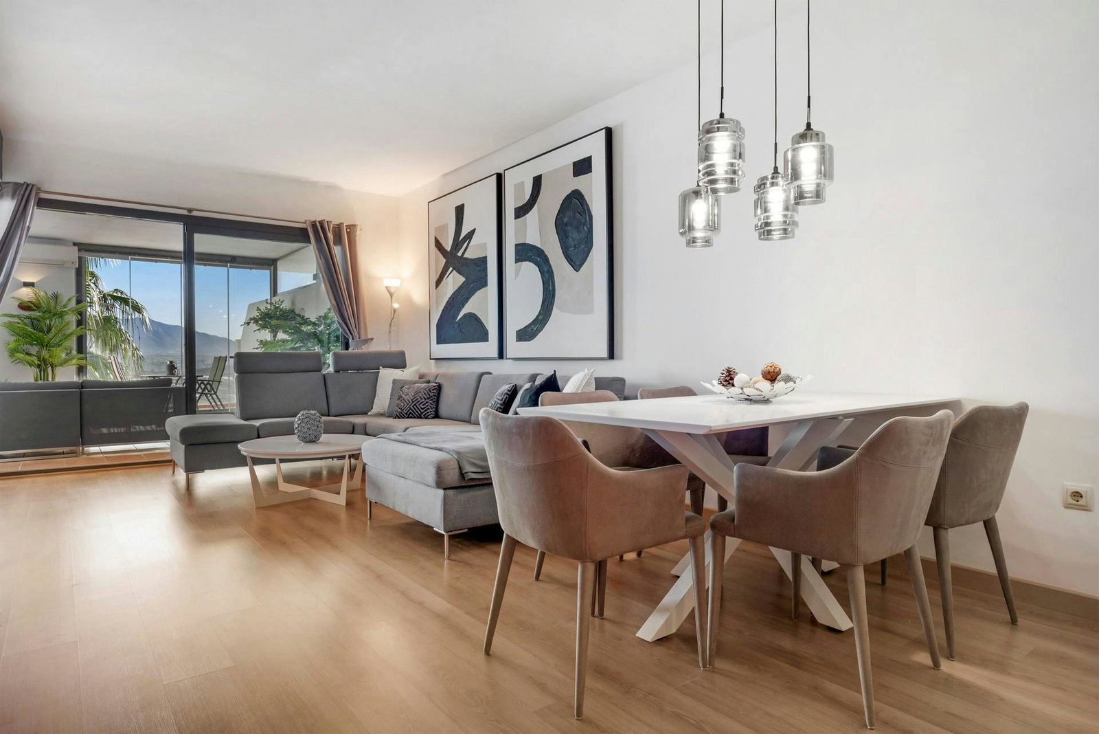 Apartamento con piscinas sauna jacuzzi y vistas panorámicas